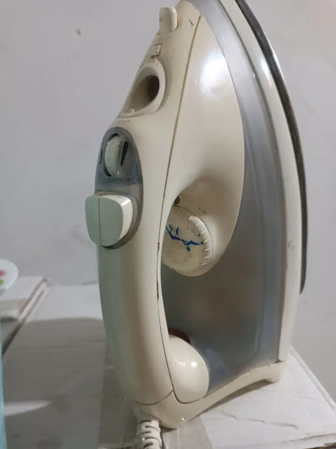 اتو قدیمی..|اتو و لوازم اتو|دورود, |دیوار