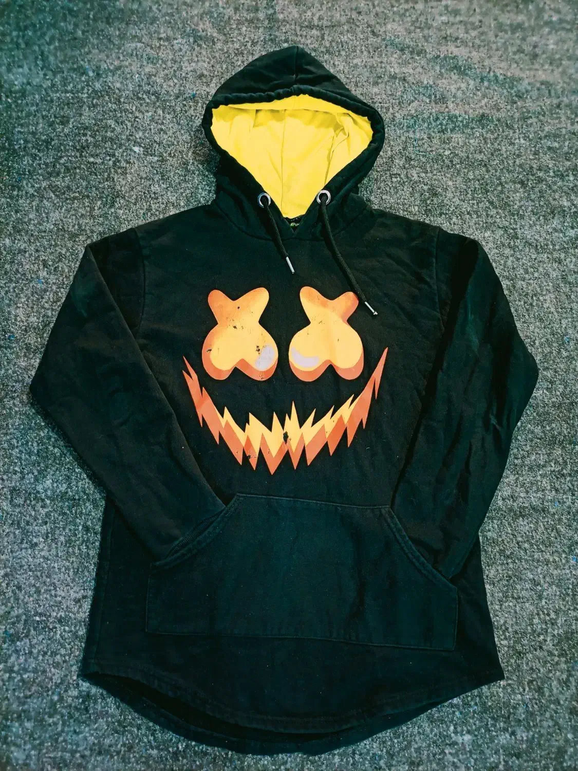 تاناکورا هودی و سویشرت عمده|لباس|قدس, شهرقدس|دیوار