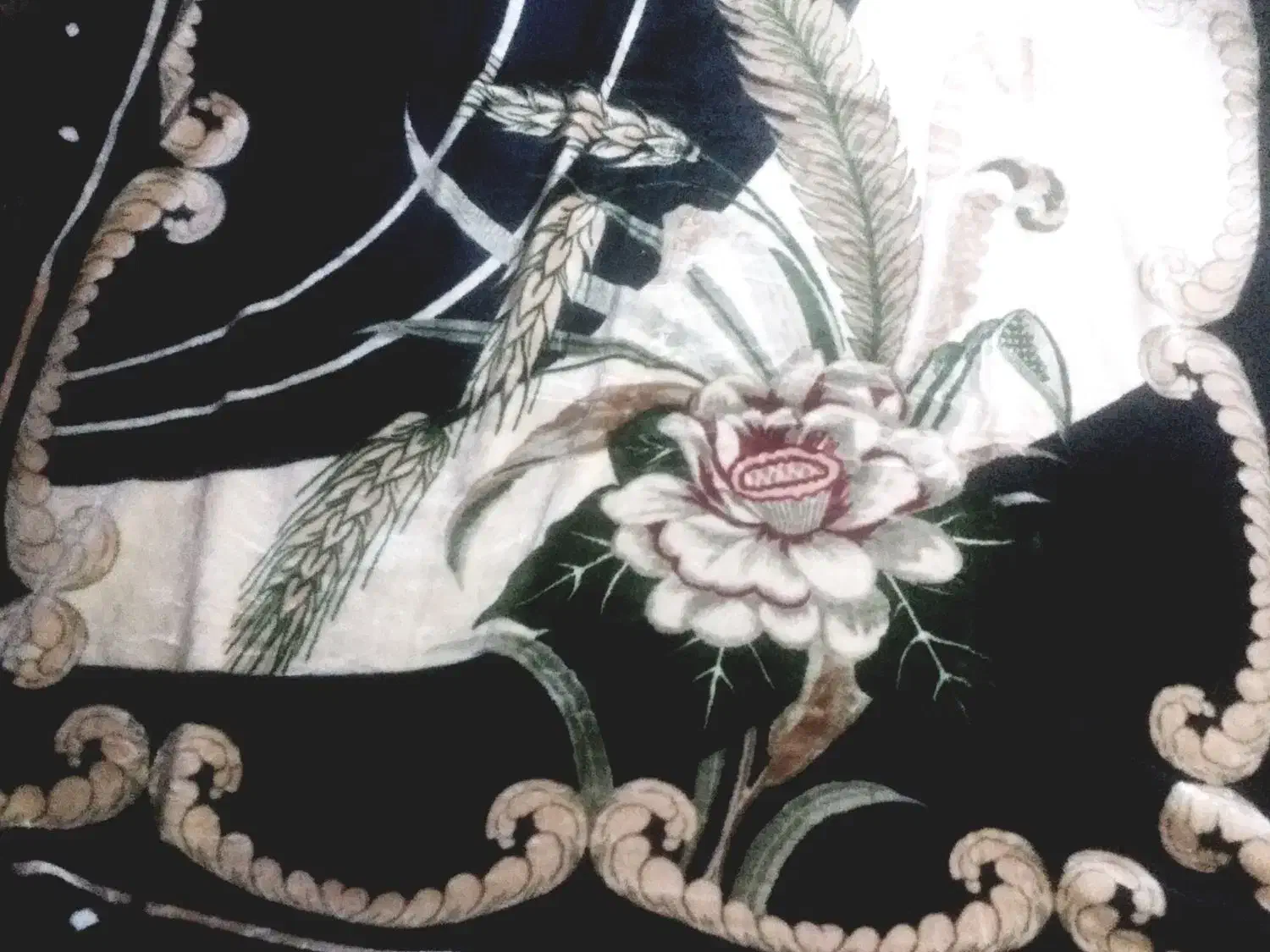 پتو|رختخواب، بالش، پتو|قدس, شهر‌قدس|دیوار