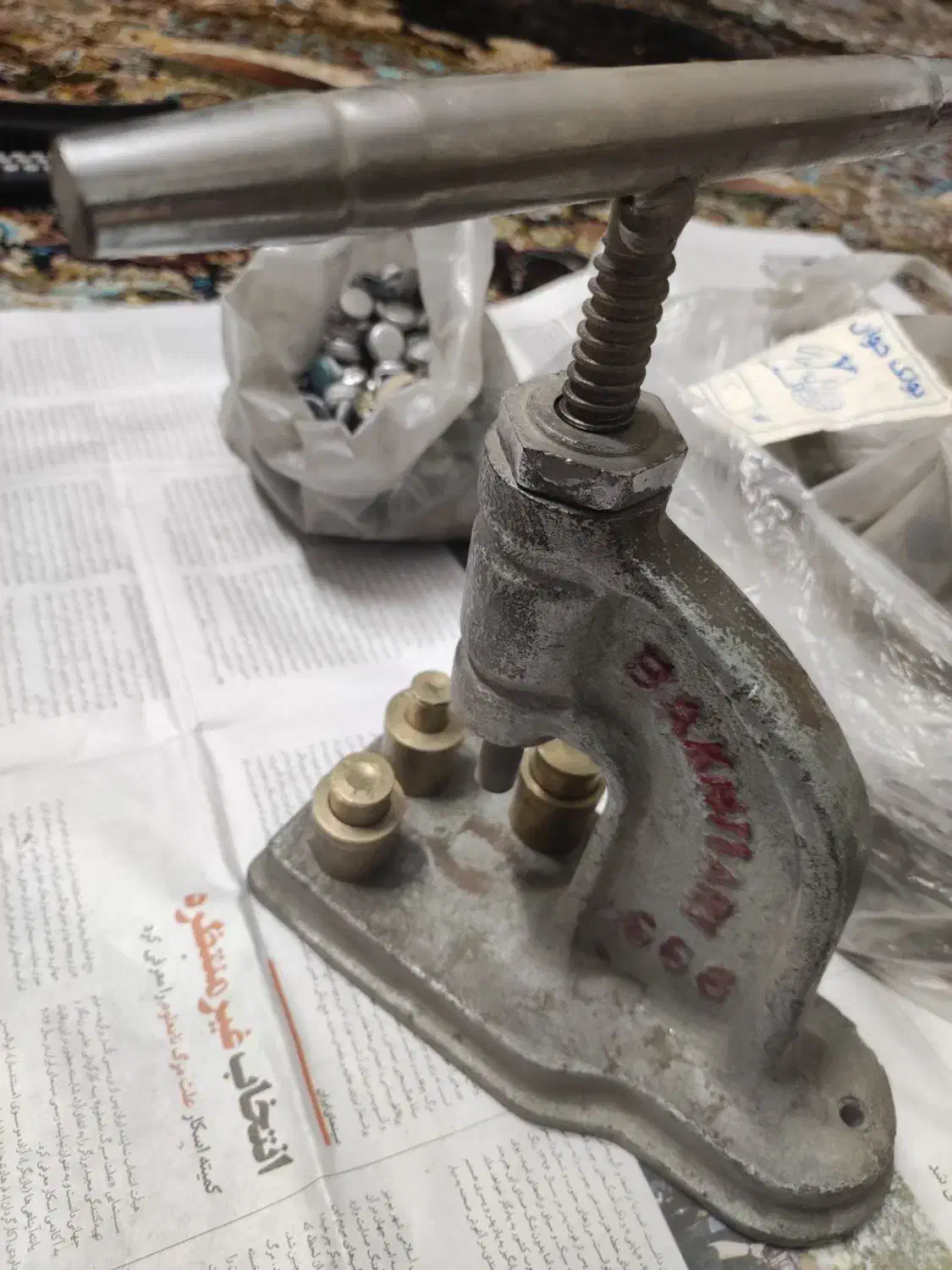 دستگاه دکمه زن دستی|کلکسیون اشیاء عتیقه|تهران, جوادیه تهرانپارس|دیوار