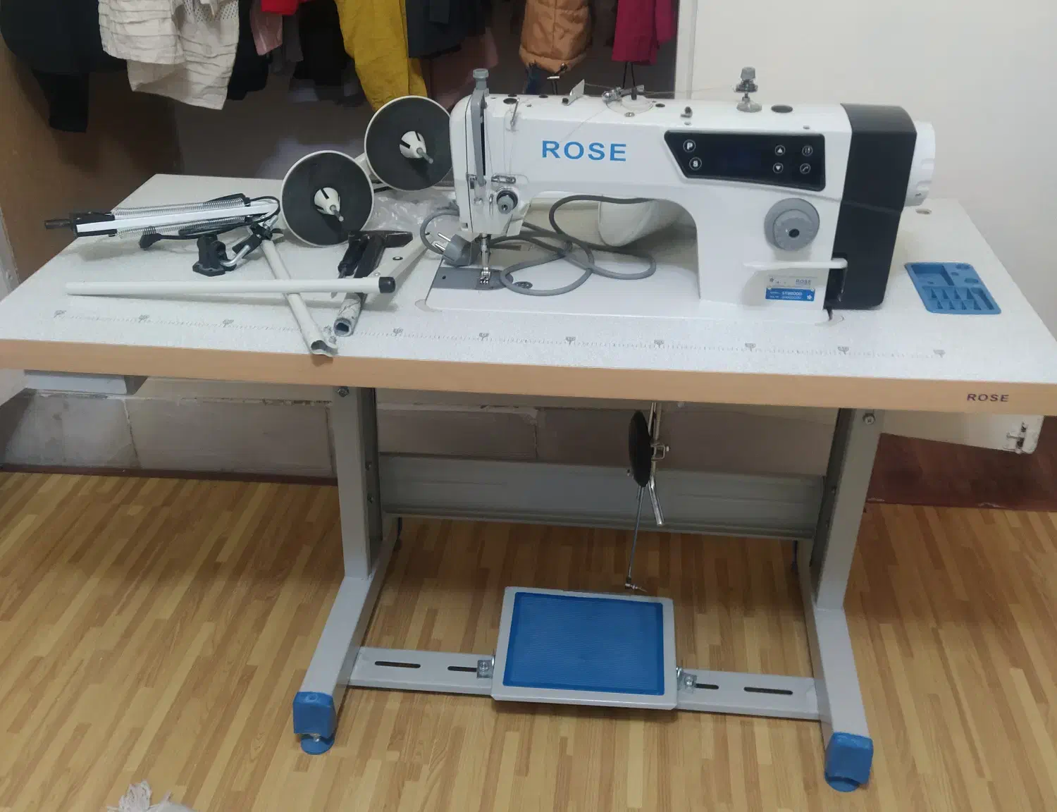 چرخ خیاطی صنعتی راسته دوز|چرخ خیاطی و ریسندگی|اراک, |دیوار