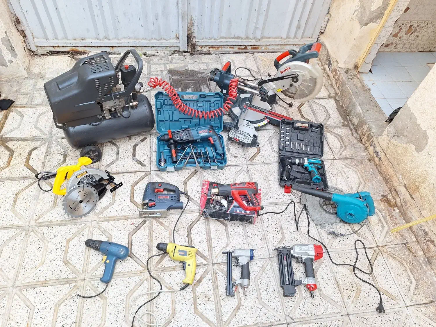 ابزار ام دی اف وسایل نجاری فارسی بر پمپ باد ۲۵لیتر|ماشینآلات صنعتی|مشهد, امیر آباد|دیوار