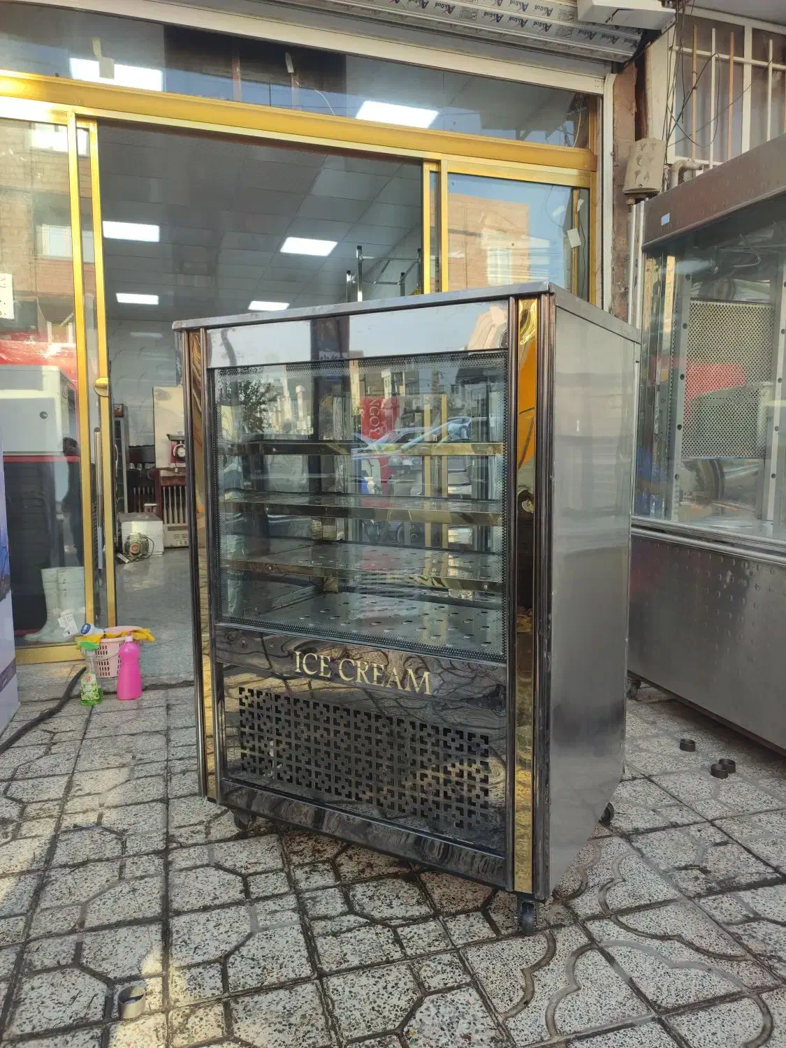 فریزر مکعبی ویترینی یک متری در حد نونو|فروشگاه و مغازه|نسیم‌شهر, |دیوار