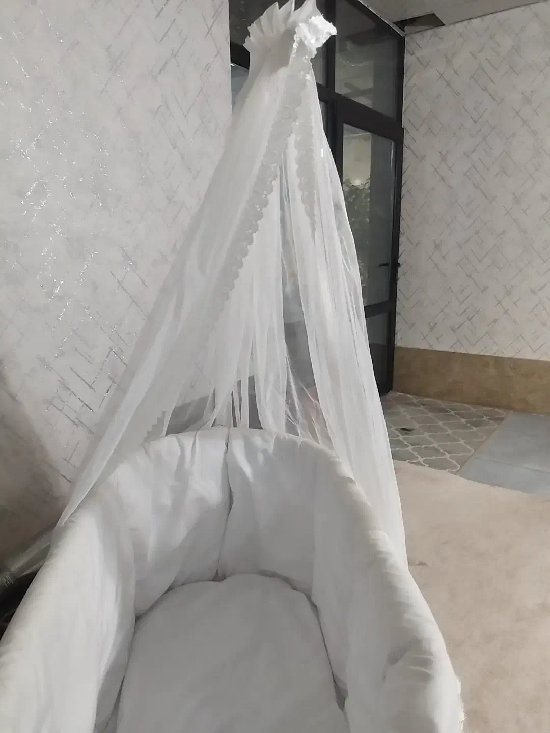 تخت نوزاد درحدنو(شهریار. وحیدیه)|تخت و صندلی بچه|وحیدیه, |دیوار