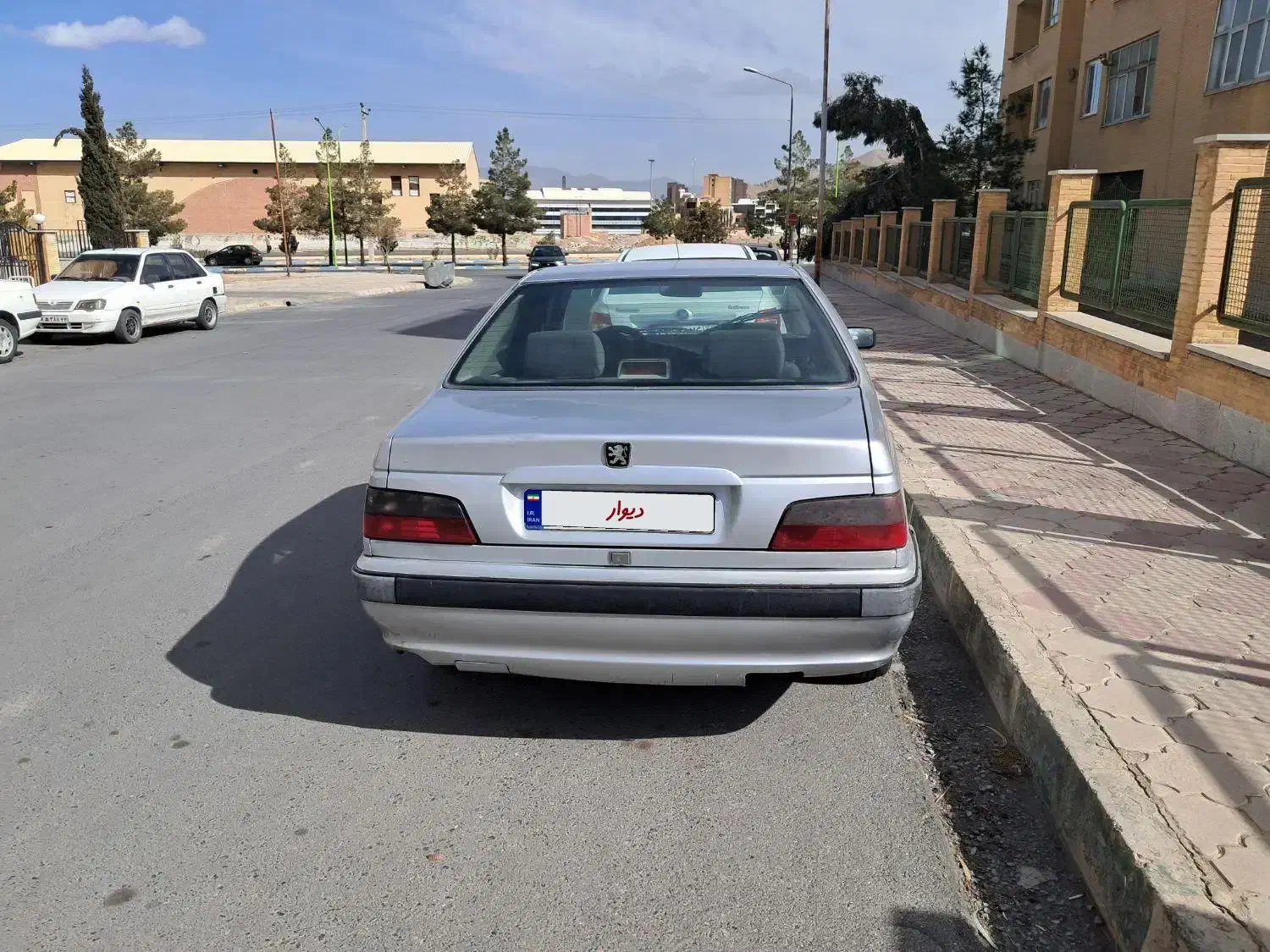 پارس  مدل ۸۵  کم کار|خودرو سواری و وانت|فولادشهر, B4|دیوار