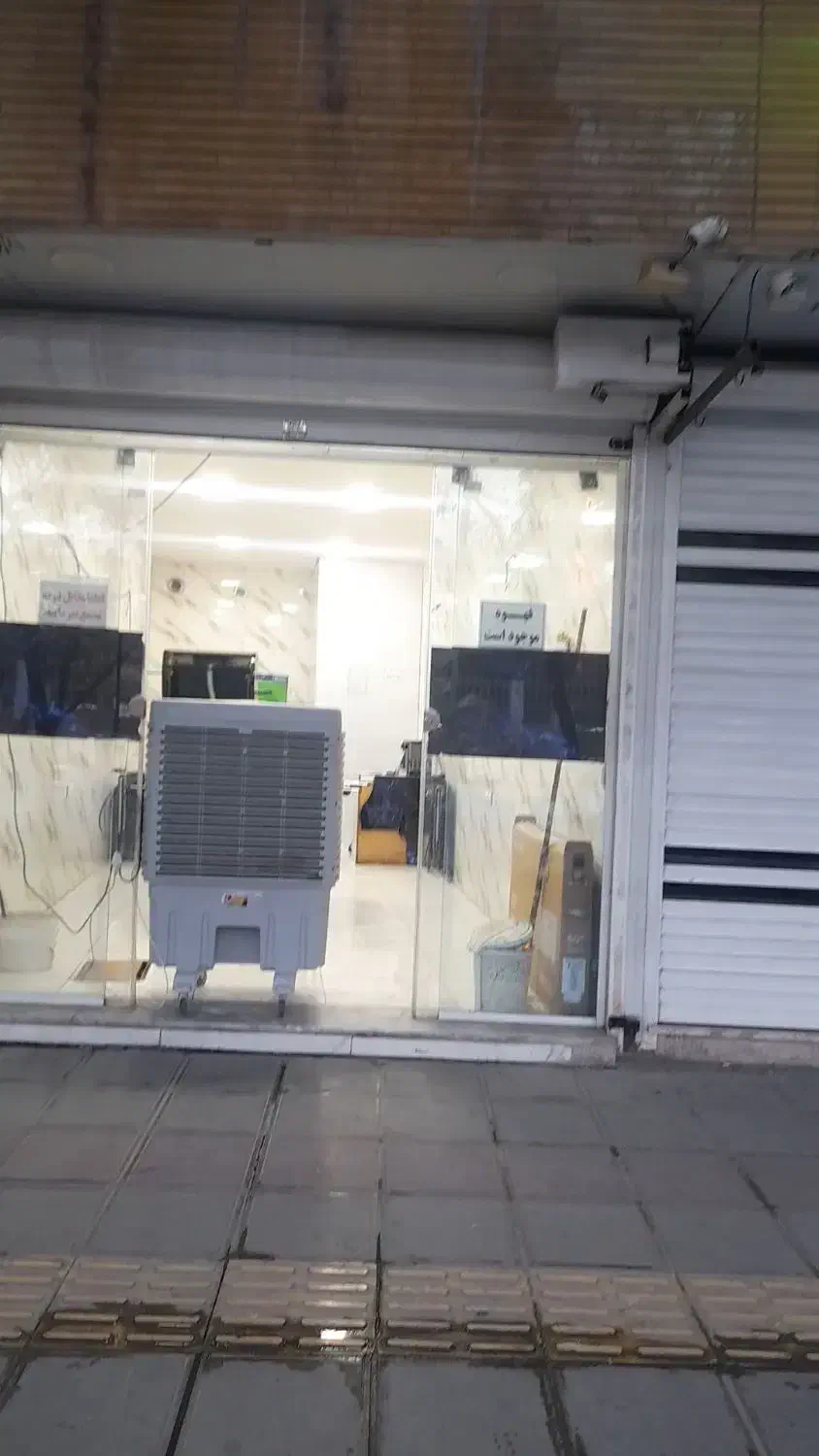 مغازه تجاری روبروی اتوبان ذوب آهن|فروش مغازه و غرفه|فلاورجان, |دیوار