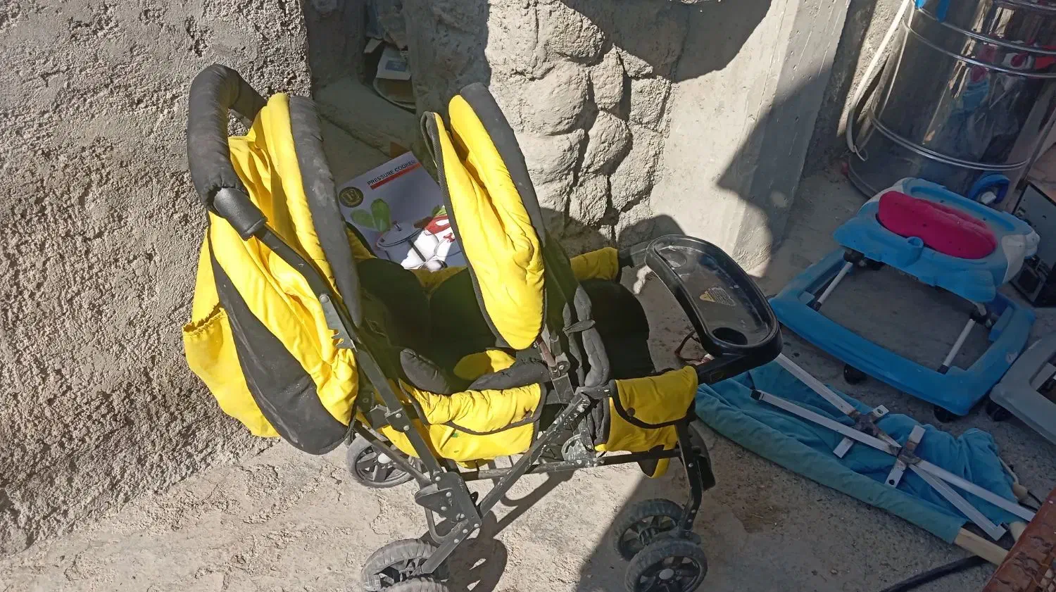 کالسکه دو قلو سالم تمیز قیمت ۳۵۰۰|کالسکه و لوازم جانبی|پیر بکران, |دیوار