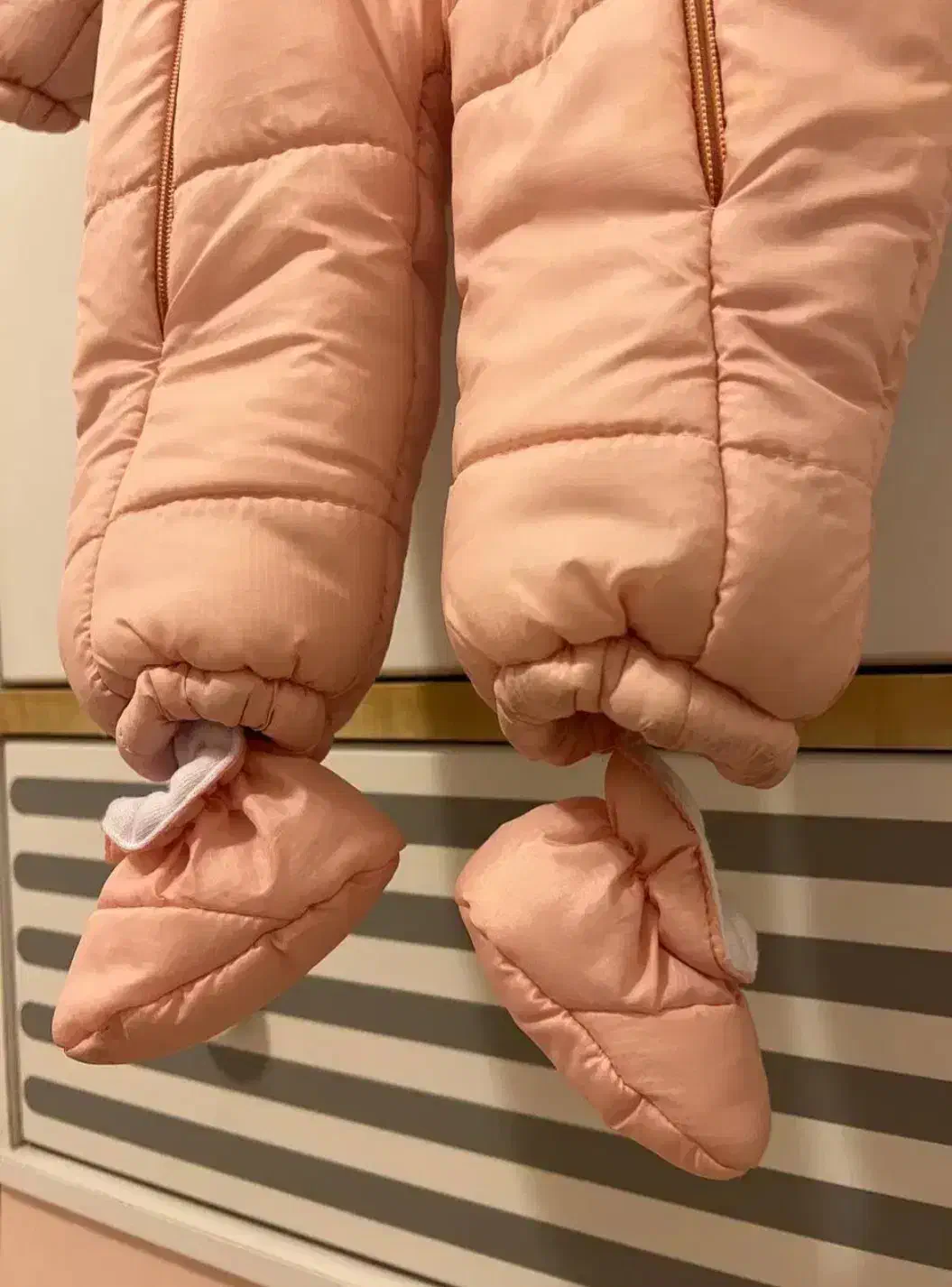 لباس کودک و نوزاد، رختخواب نوزاد|کفش و لباس بچه|گرمدره, |دیوار