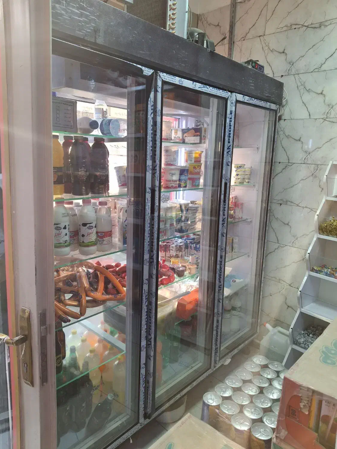 یخچال 3 در نو 4 ماه کارکرد|فروشگاه و مغازه|اسلامشهر, شهرک امام حسین (میان آباد)|دیوار