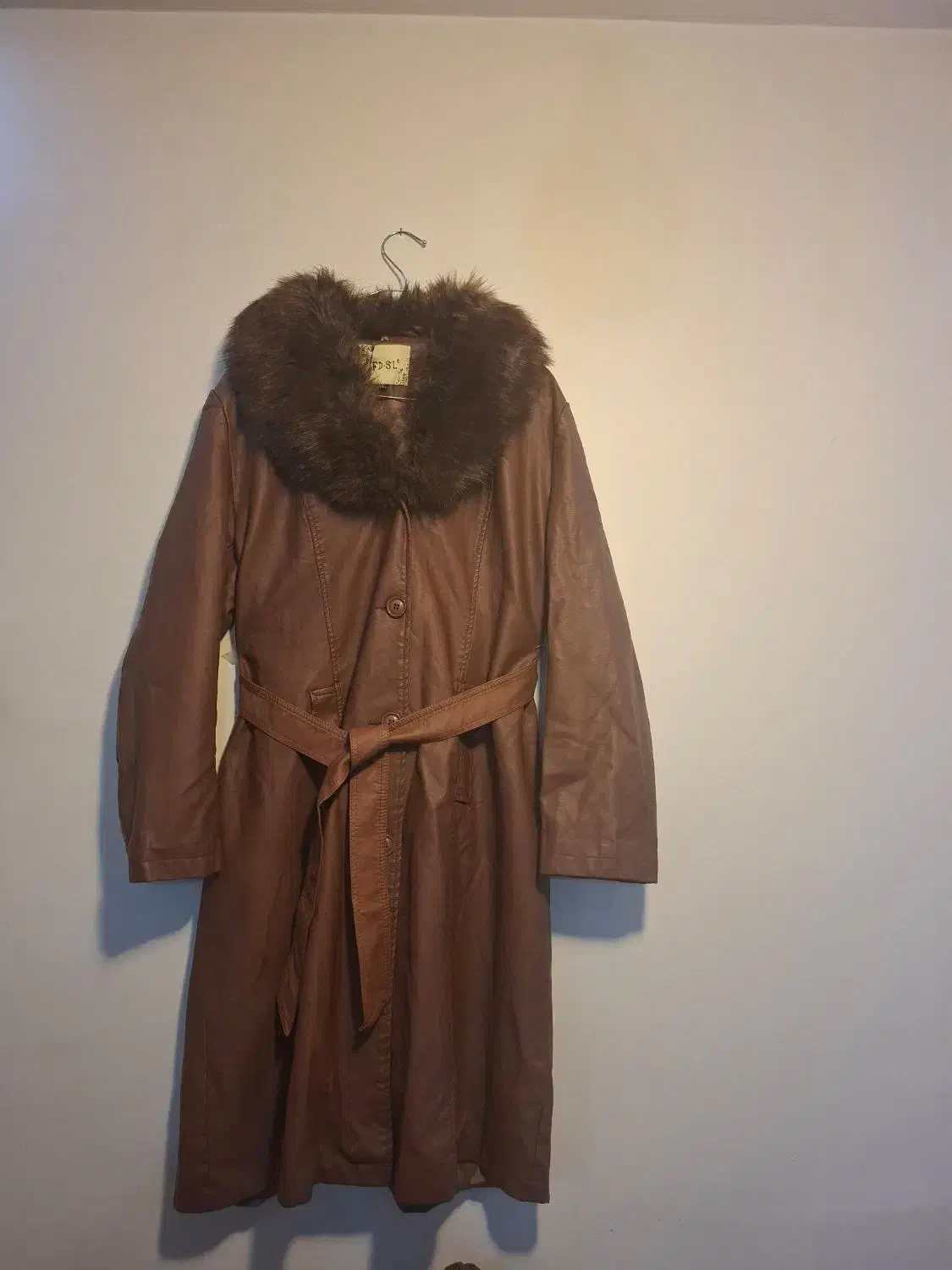 پالتو چرم وارداتی شیک.کاملا نو (سایز ۴۶ تا ۴۸)|لباس|تهران, آرارات|دیوار