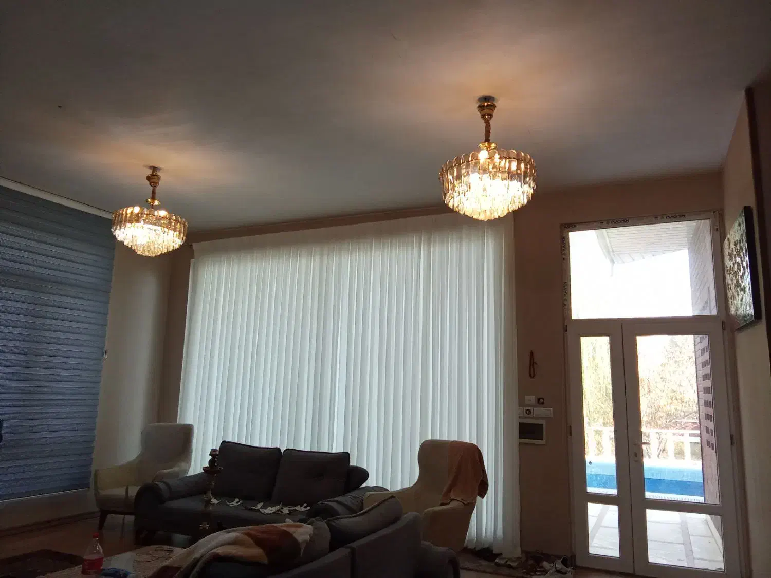 لوستر کریستال کاملا سالم زیر قیمت|لوستر و چراغ آویز|چهارباغ, |دیوار