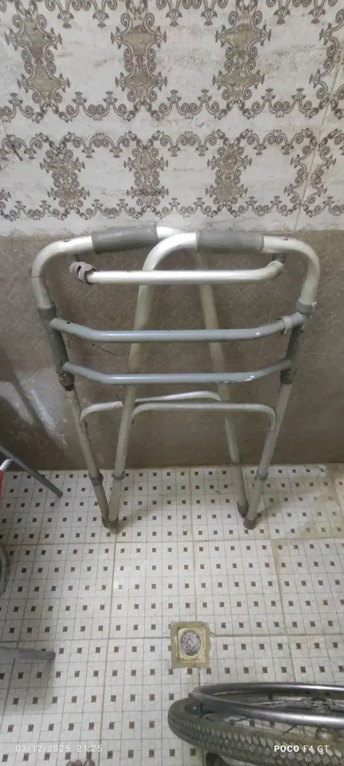 واکر آلمینیومی بسیار سبک و مقاوم|آرایشی، بهداشتی، درمانی|مشهد, پنجتن|دیوار