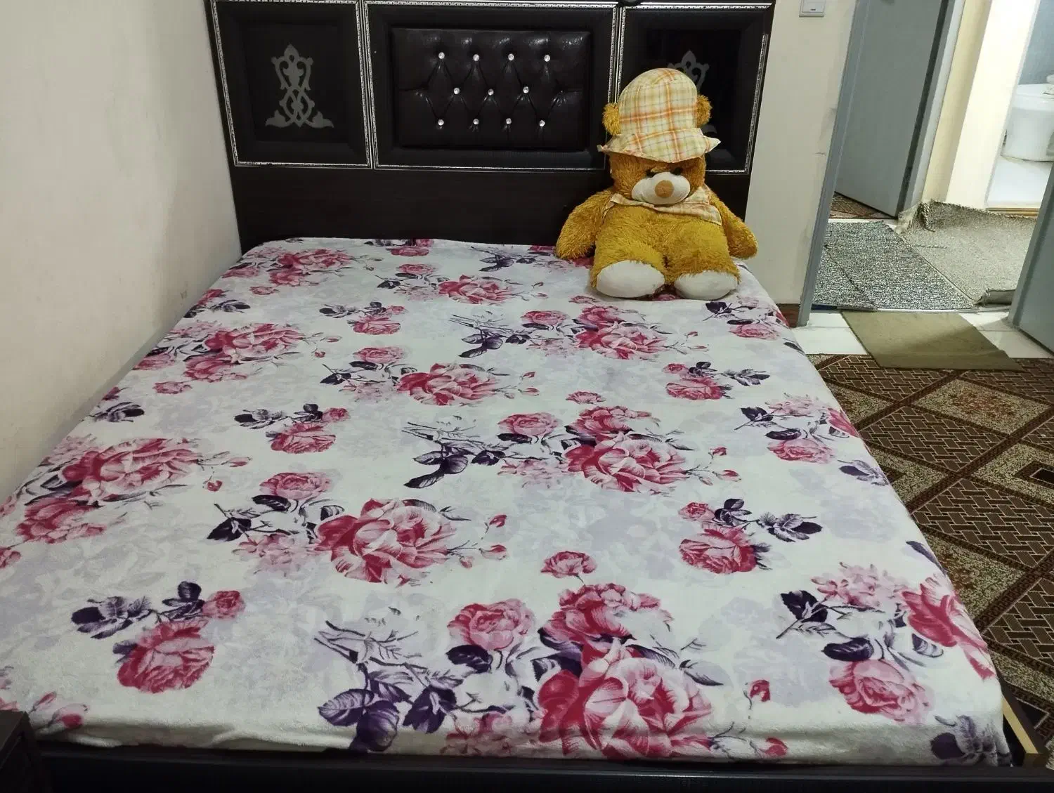 تخت خواب ب همراه دو عدد باکس دو کشو|تخت و سرویس خواب|پرند, فاز ۶|دیوار