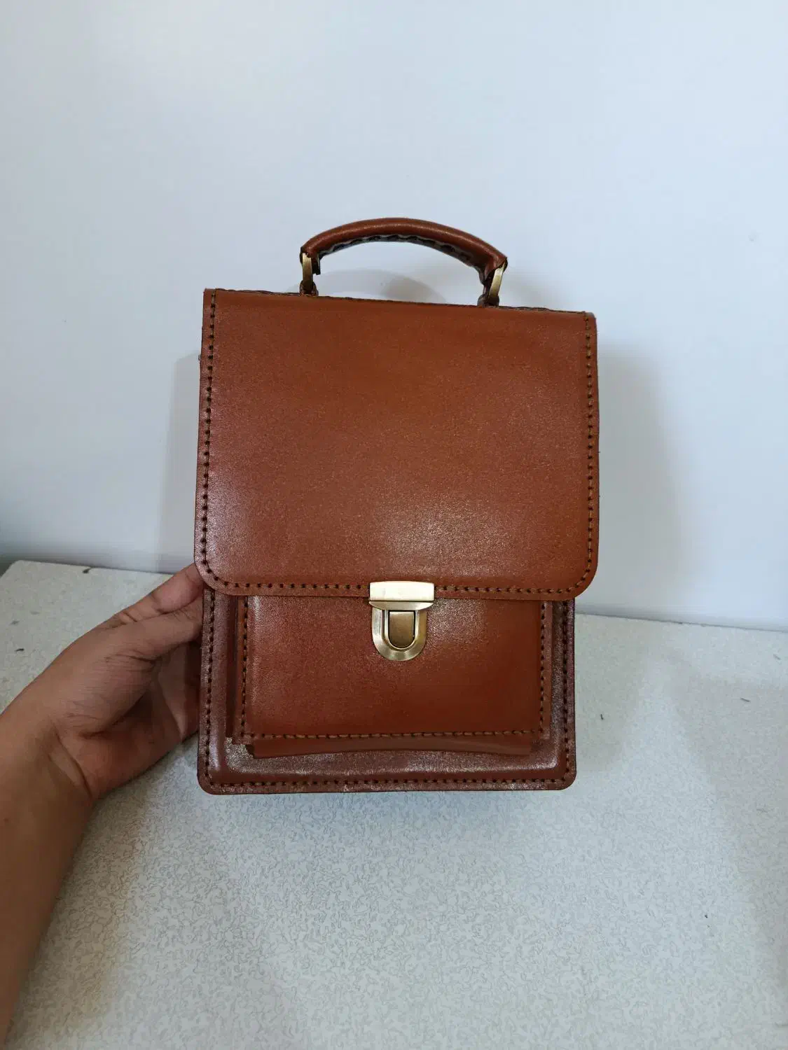 کیف اداری دوشی|کیف، کفش، کمربند|اصفهان, نقش جهان|دیوار