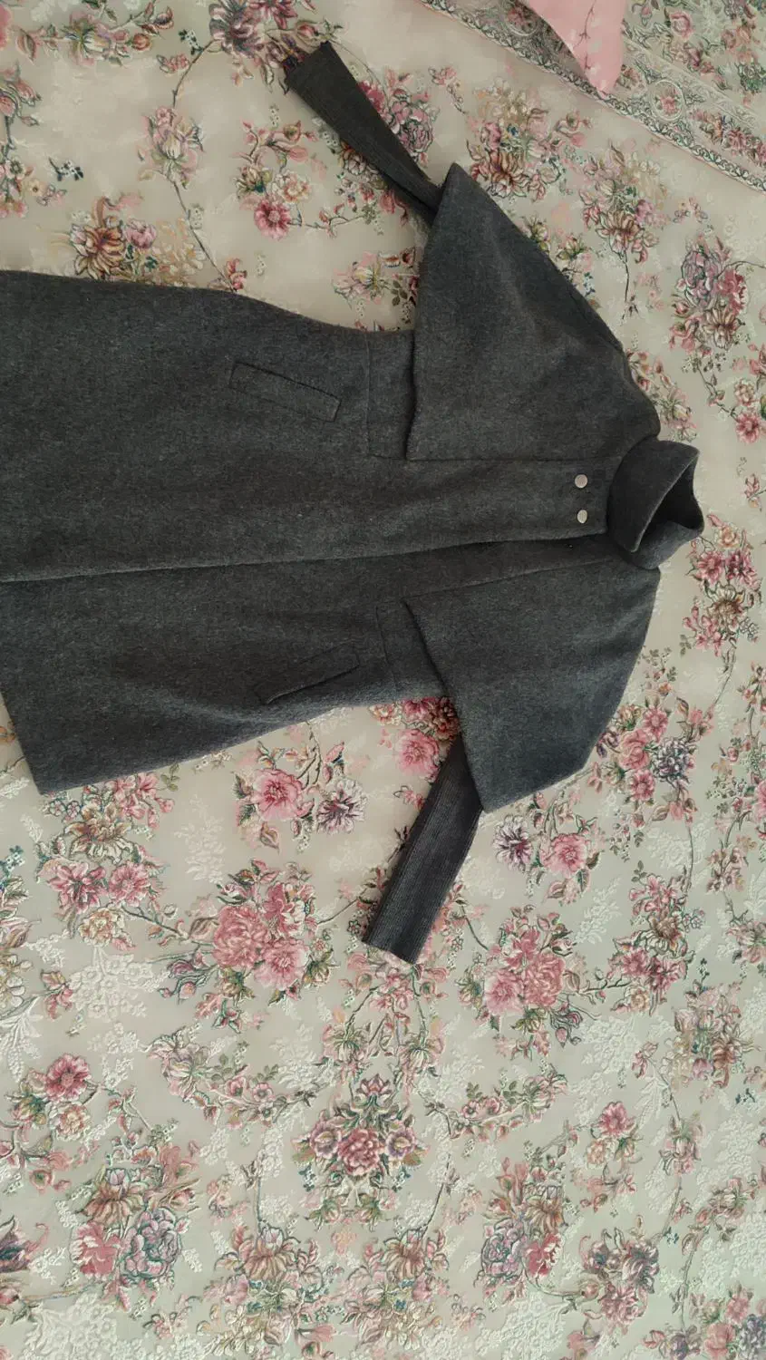 پالتو|لباس|قم, چهل درخت|دیوار