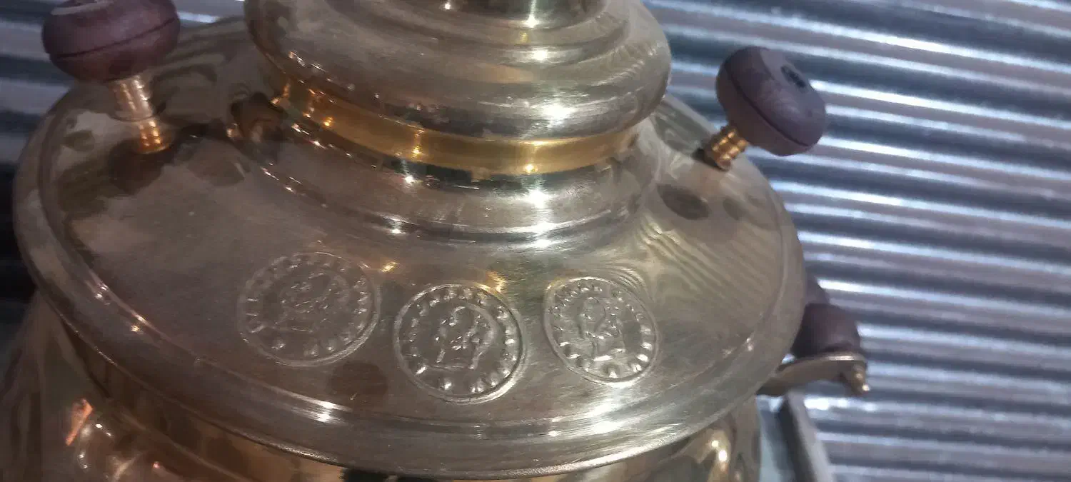 یک عدد سماور ۶ لیتری زغالی تمام برنجی سنگین وزن|سماور، چایساز، قهوهساز|نهاوند, |دیوار