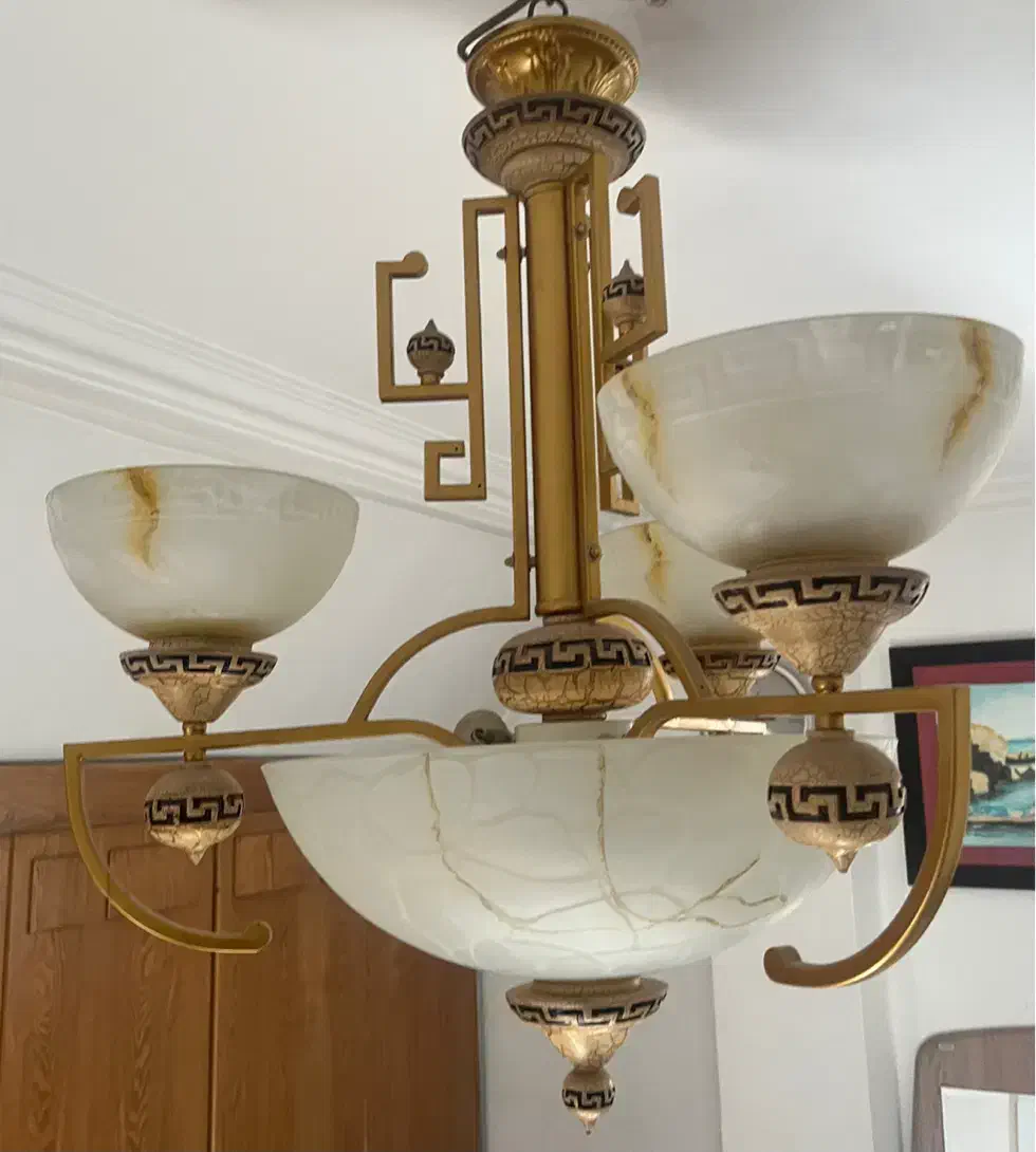 دو عدد لوستر به همراه ۳ دیوار کوب|لوستر و چراغ آویز|اصفهان, باغ زرشک|دیوار
