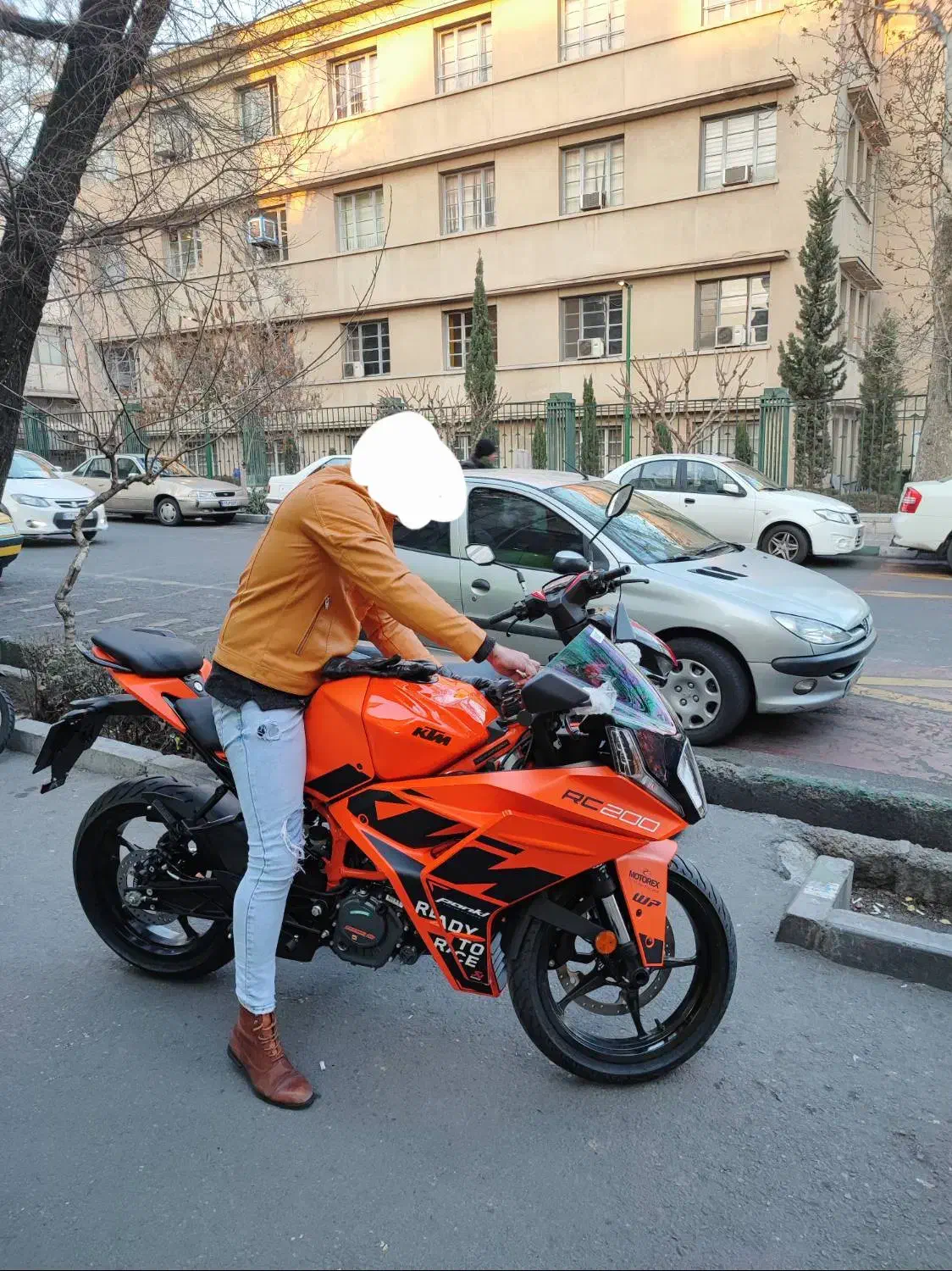 کی تی ام آر سی ۲۰۰- ktm rc 200|موتورسیکلت|تهران, فلسطین (میدان انقلاب)|دیوار