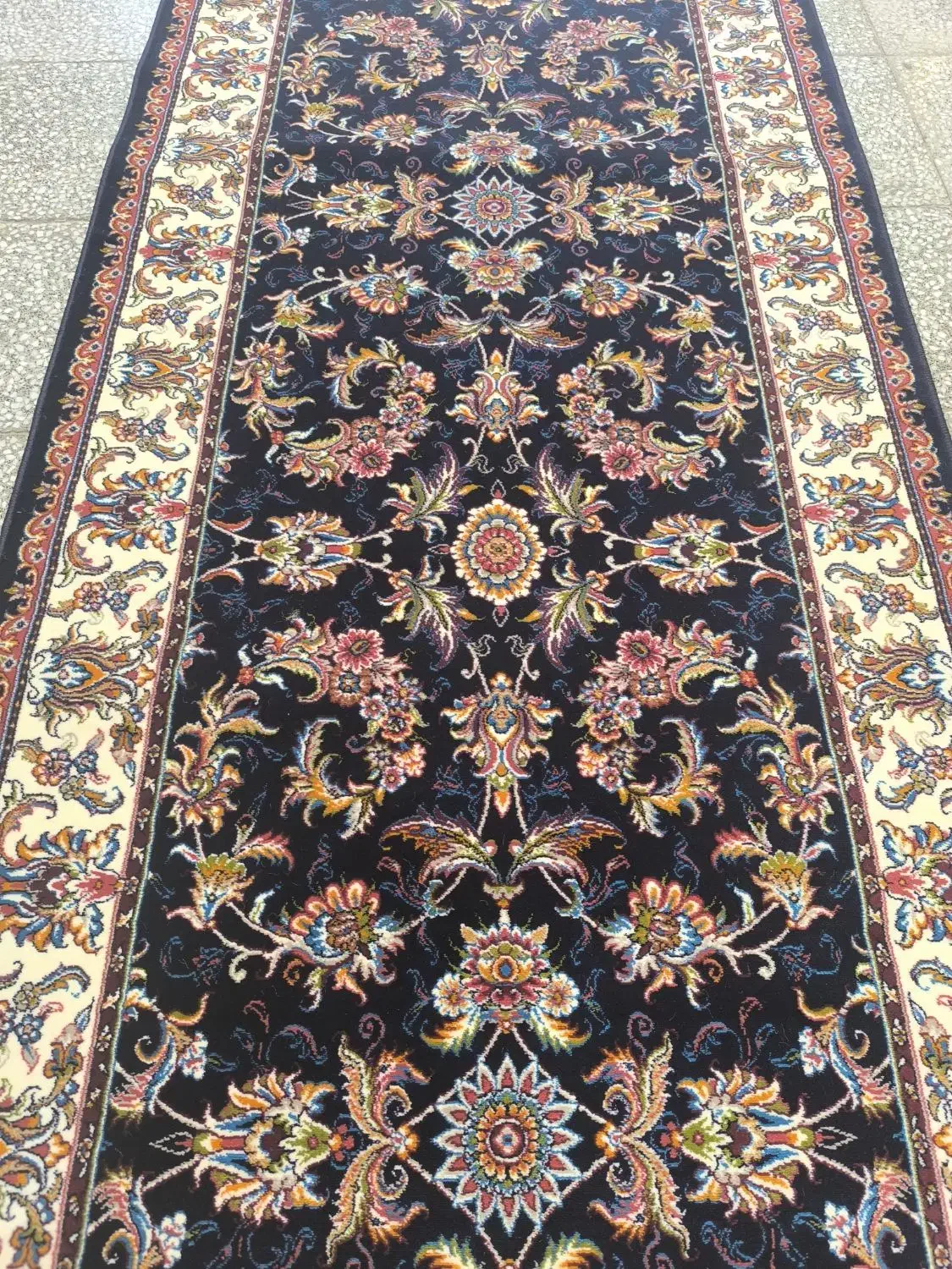 کناره افشان سرمه موکت تندیس ۱۹۶۶|فرش|قم, شاه ابراهیم|دیوار