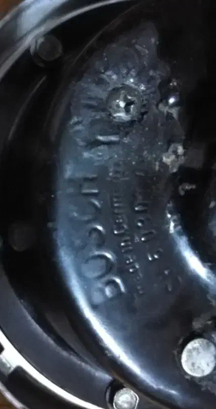 بوق عتیقه|کلکسیون اشیاء عتیقه|شیراز, فرودگاه شهید دستغیب شیراز|دیوار