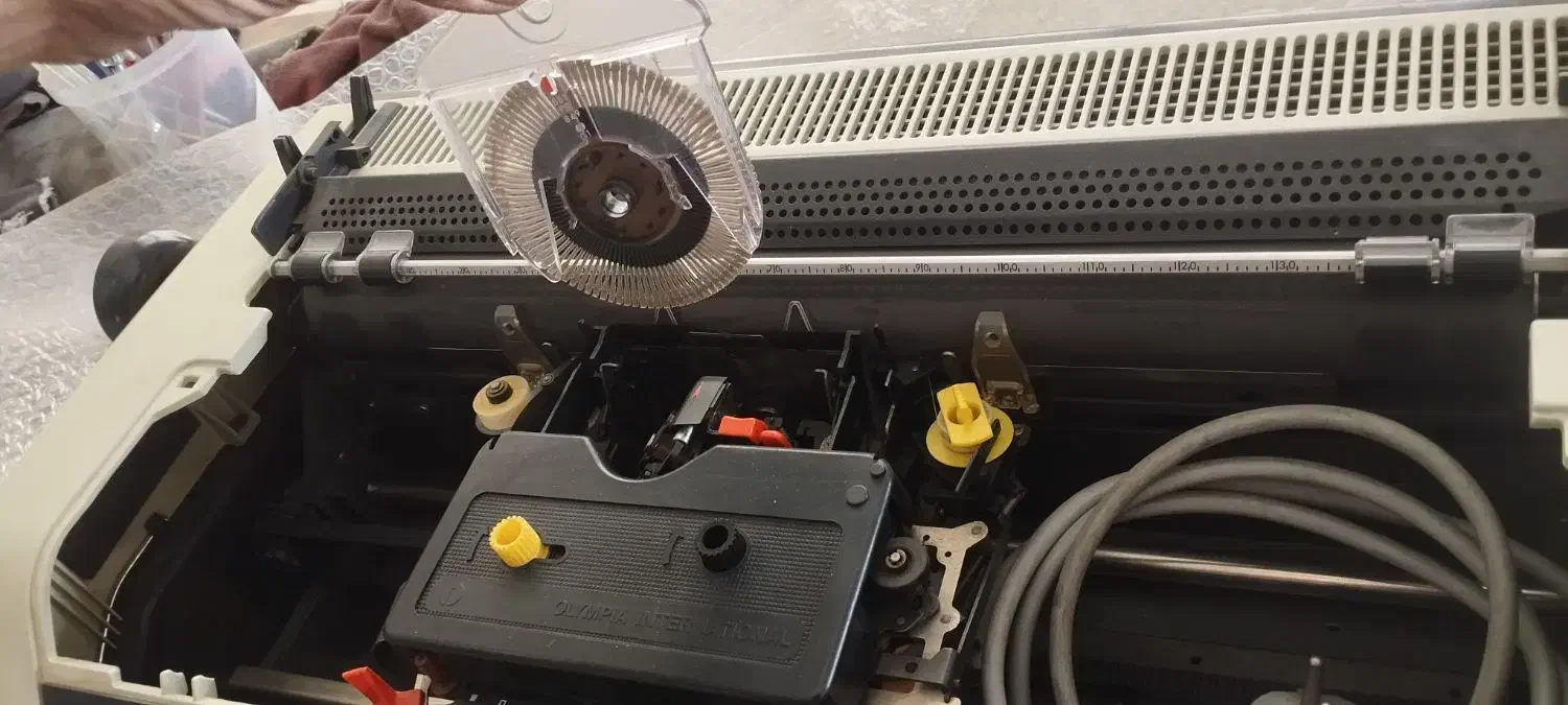 دستگاه ماشین نویسی|کلکسیون اشیاء عتیقه|شریفآباد, |دیوار