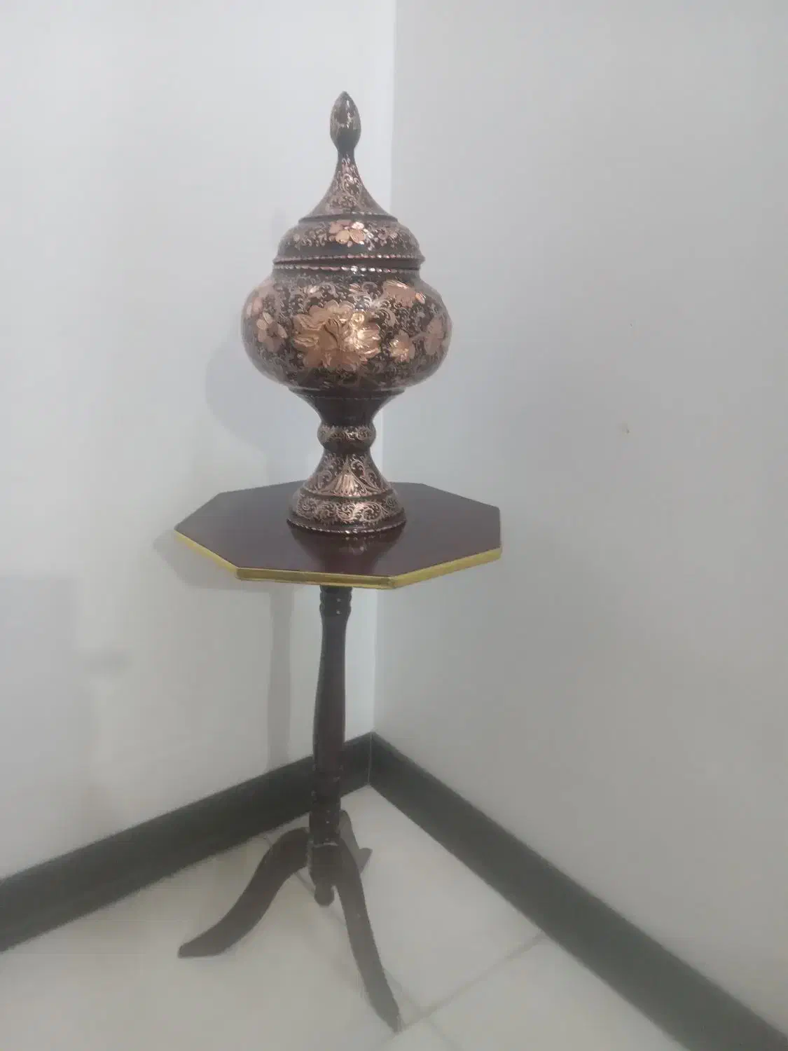 میز کنار سالنی زرشکی|مبلمان خانگی و میز عسلی|قم, بنیاد|دیوار