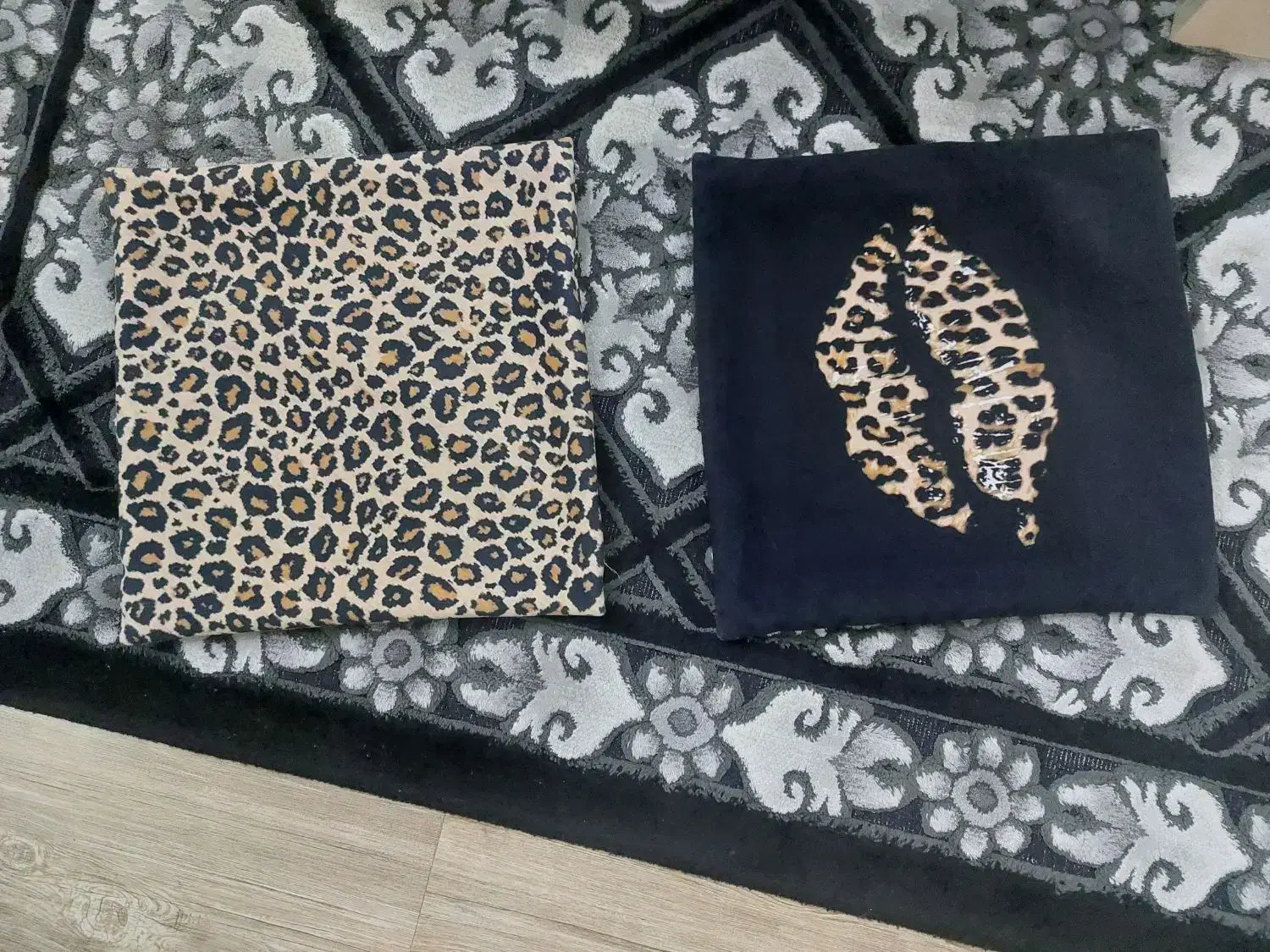 دو عدد کاور  کوسن مخمل ترک به همراه جا کنترلی مبلی|صنایع دستی و سایر لوازم تزئینی|کرج, مطهری|دیوار