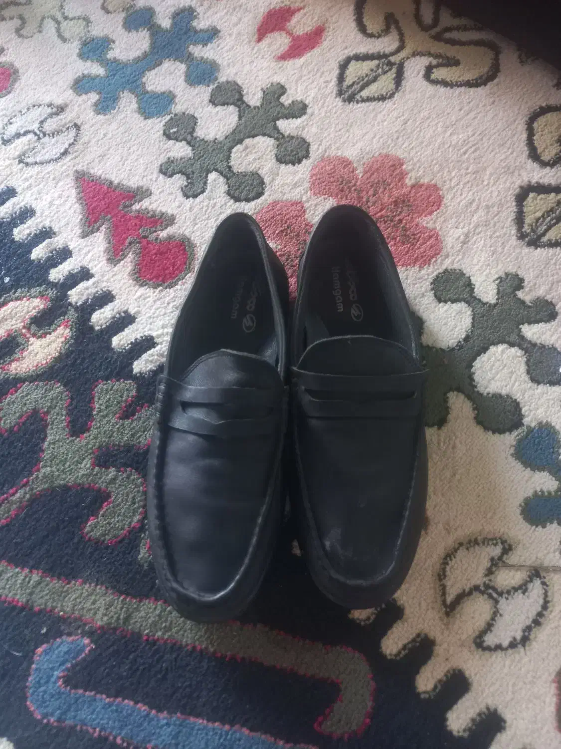 کفش|کیف، کفش، کمربند|مسجد سلیمان, |دیوار