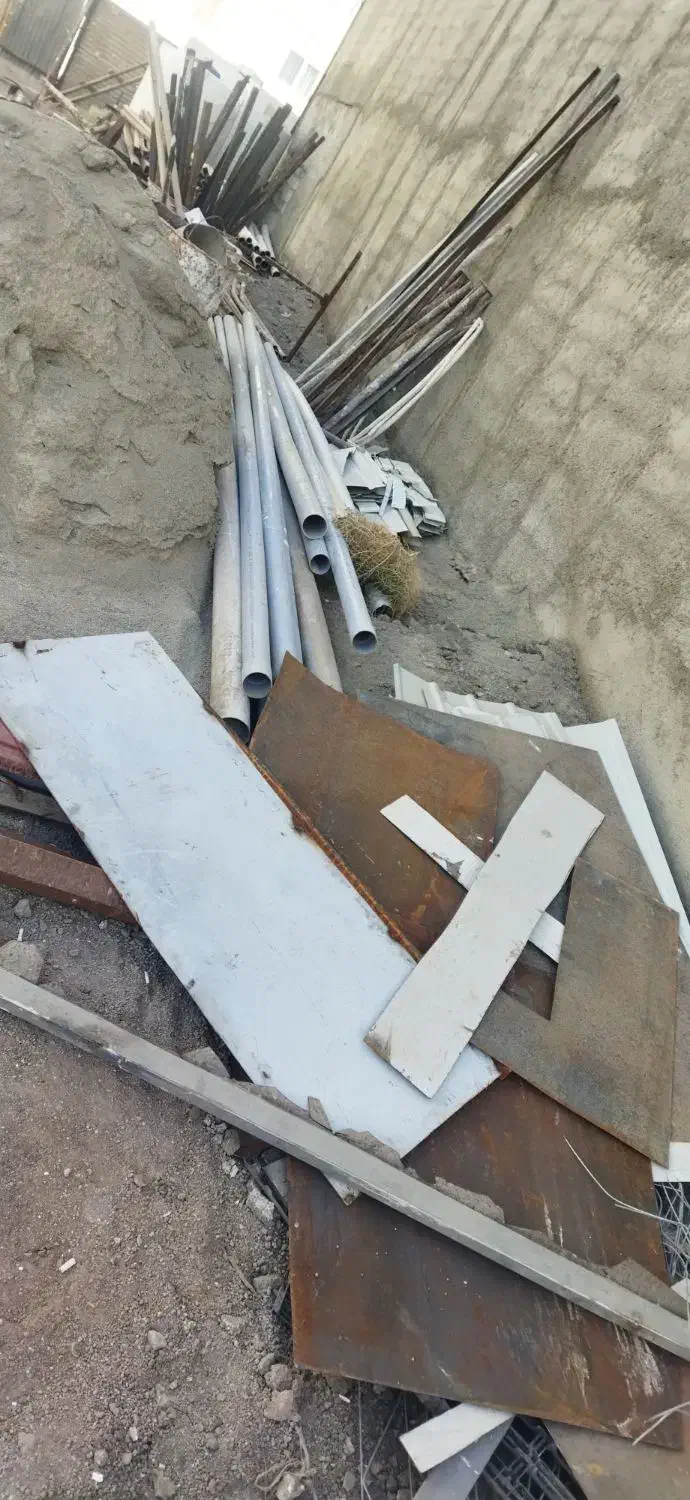 فروش کانکس و ویبره برقی و مقداری ضایعات میلگرد|مصالح و تجهیزات ساختمان|پرند, فاز ۴|دیوار