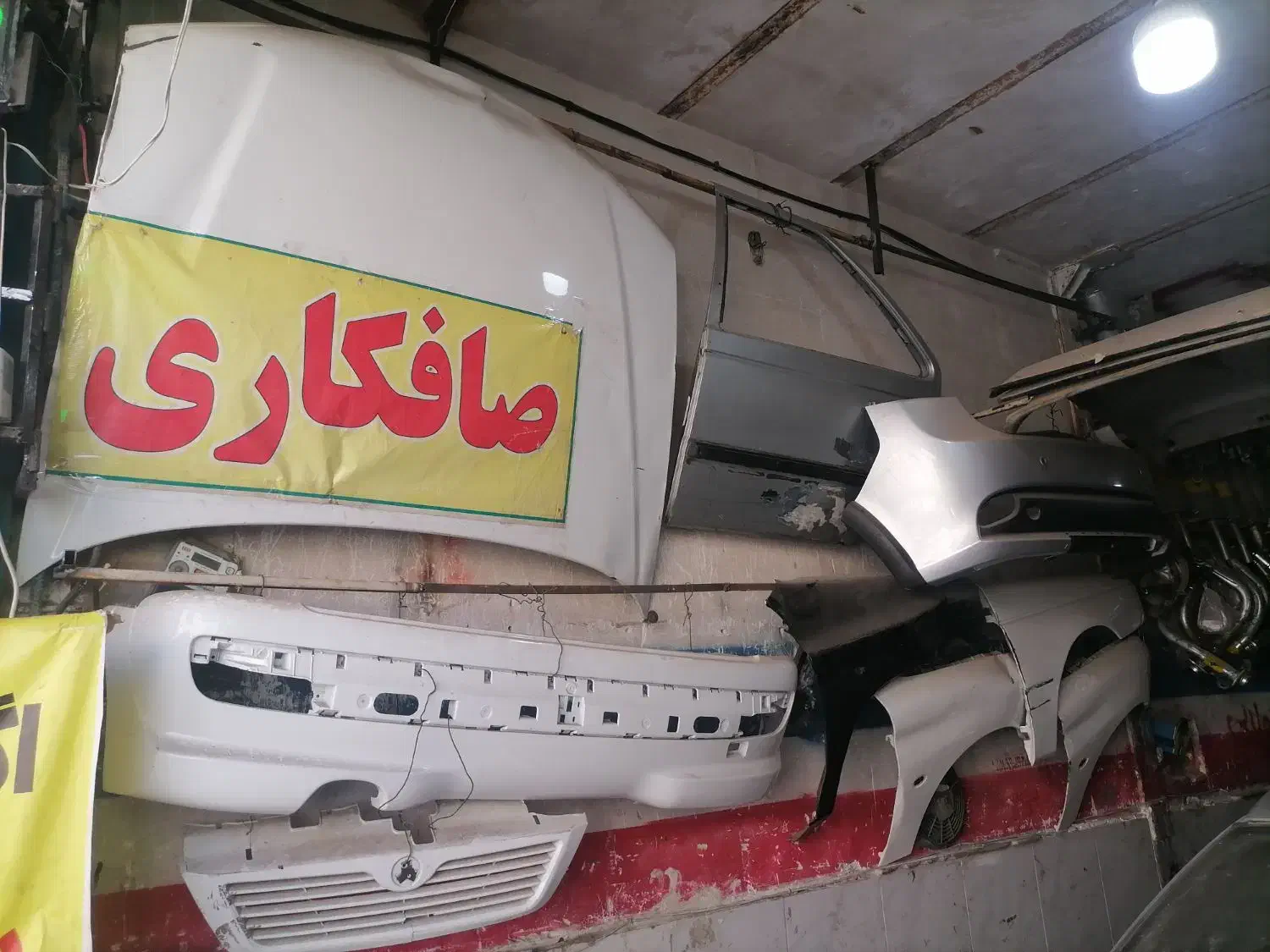 گلگیر  کاپوت  وسایل لوازم استوک|قطعات یدکی و لوازم جانبی|قم, انسجام|دیوار