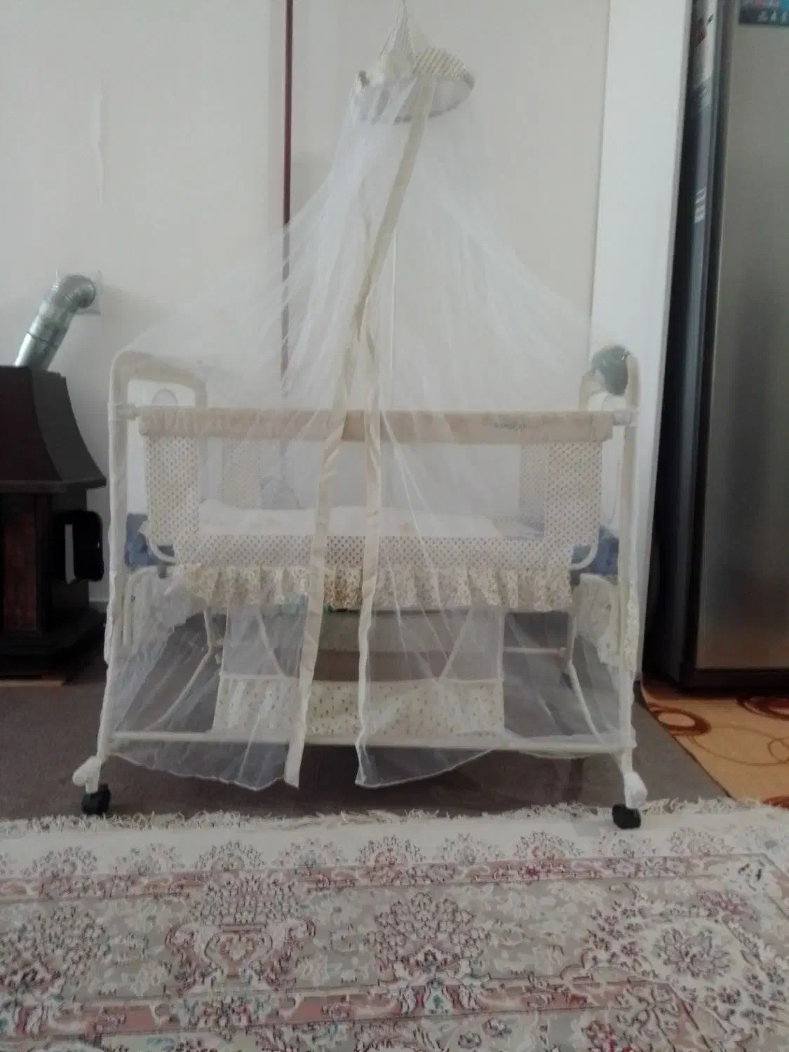 تخت کنار مادر|تخت و صندلی بچه|نیشابور, خط کاشمر|دیوار