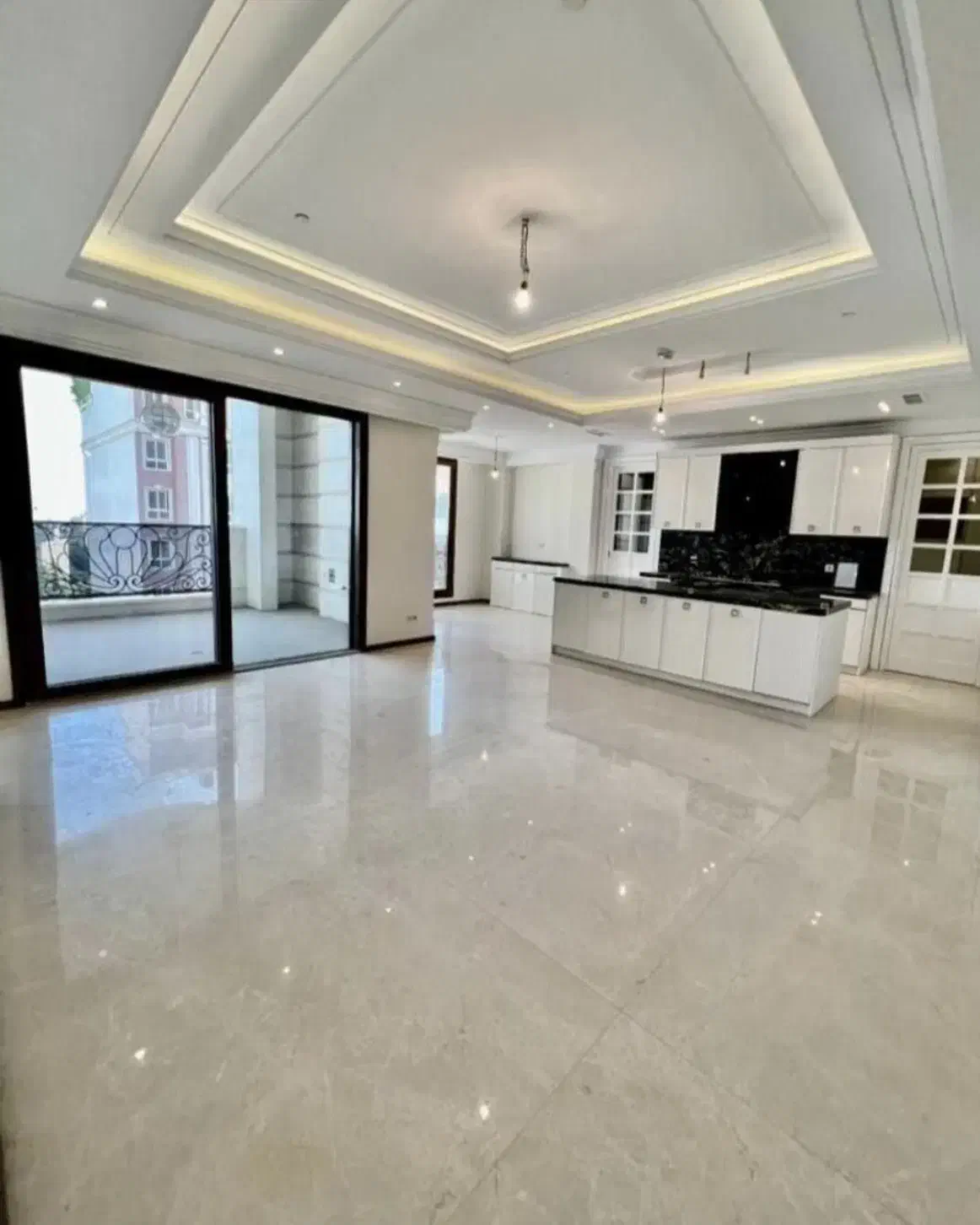 ۱۳۵ متر/تک واحدی/سالن پرده خور