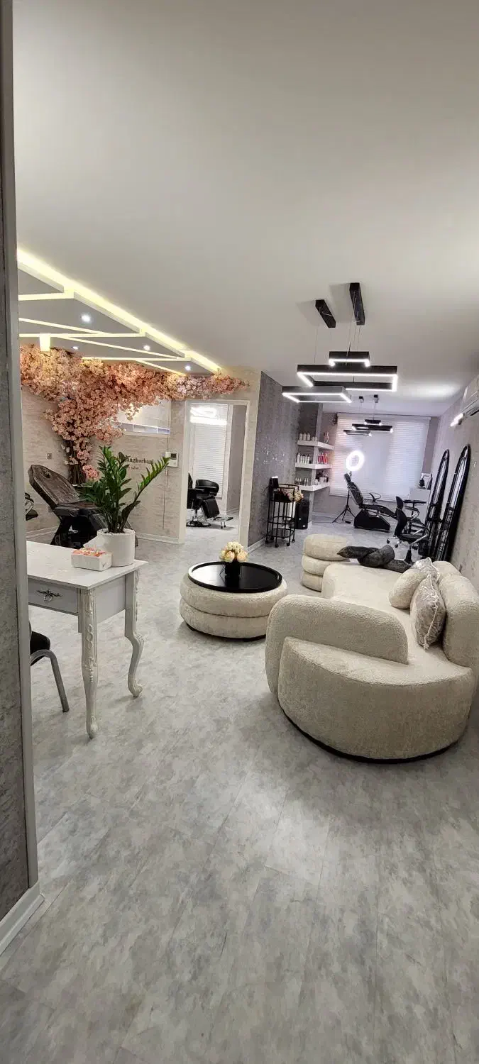 تخفیف ویژه خدمات رنگ و لایت کراتین....|خدمات آرایشگری و زیبایی|اصفهان, ملک|دیوار