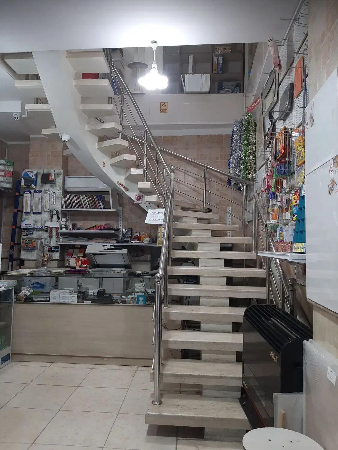 پله آهنی دست دوم|مصالح و تجهیزات ساختمان|اصفهان, باغ زرشک|دیوار