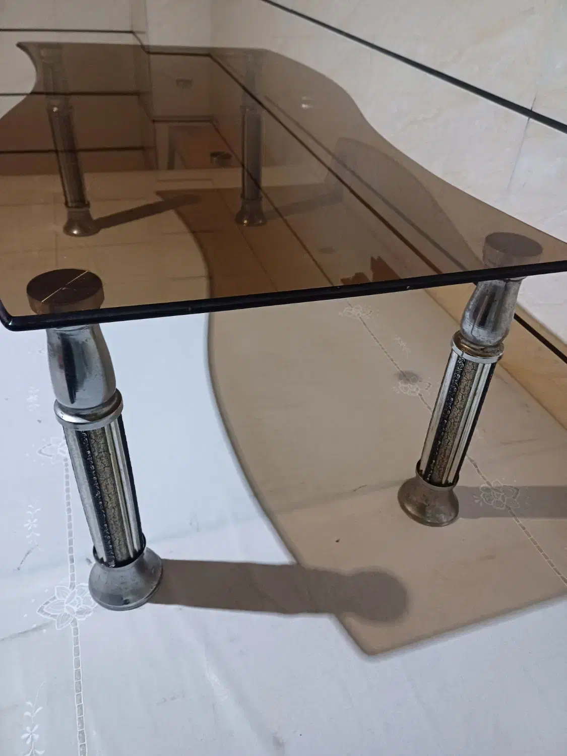 میز جلو مبلی با شیشه برنز سالم|مبلمان خانگی و میز عسلی|کرج, کرج نو|دیوار