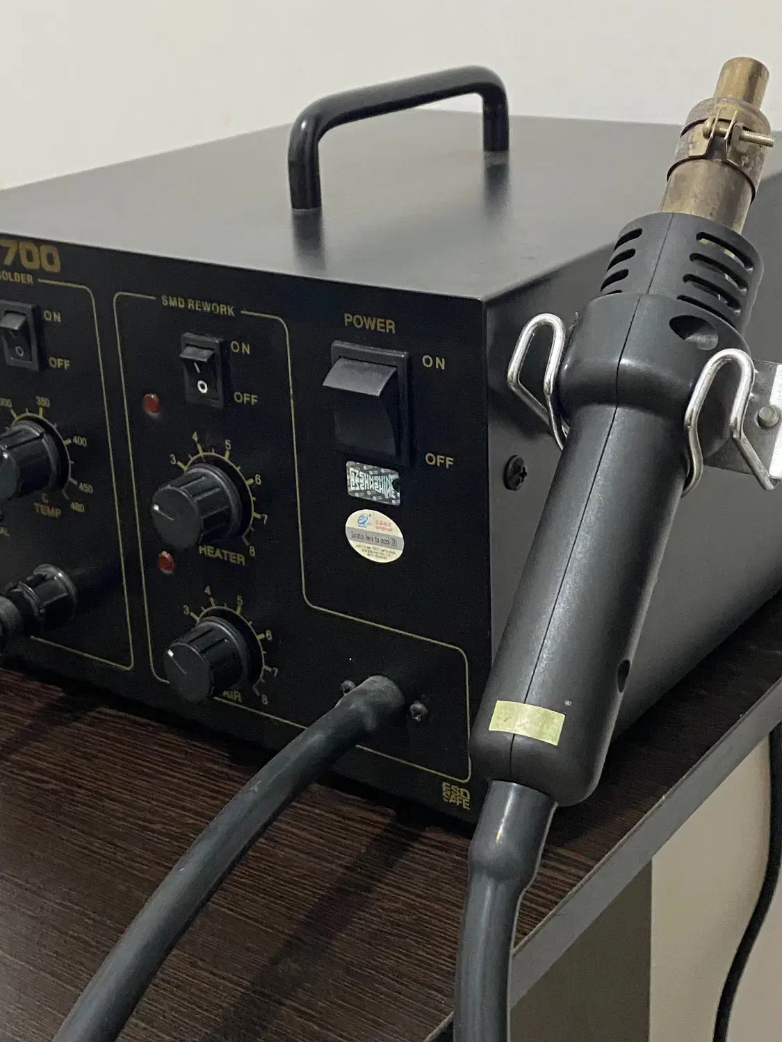 هیتر و هویه کوئیک|ابزارآلات|رشت, حومه رشت|دیوار