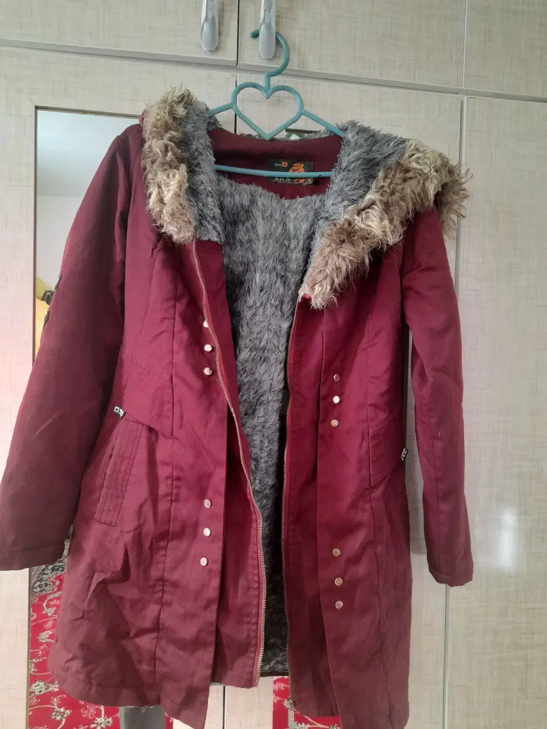 پالتو|لباس|ایوان, |دیوار