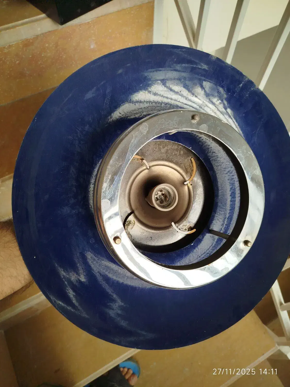 لوستر فلزی  و درب توالت فرنگی|لوستر و چراغ آویز|شیراز, آبیاری|دیوار