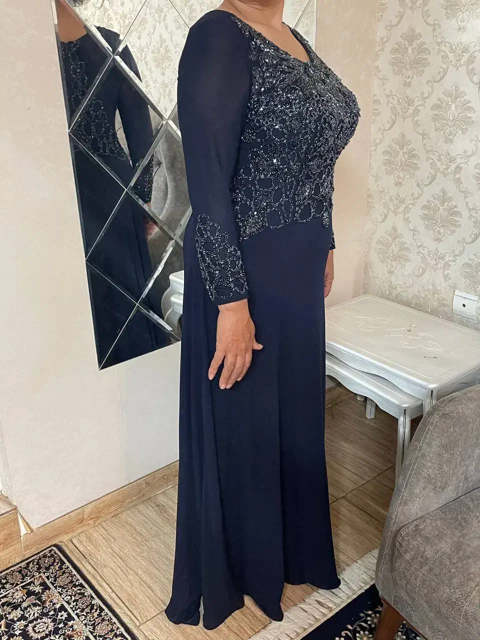 لباس مجلسی|لباس|لاهیجان, لیالستان|دیوار