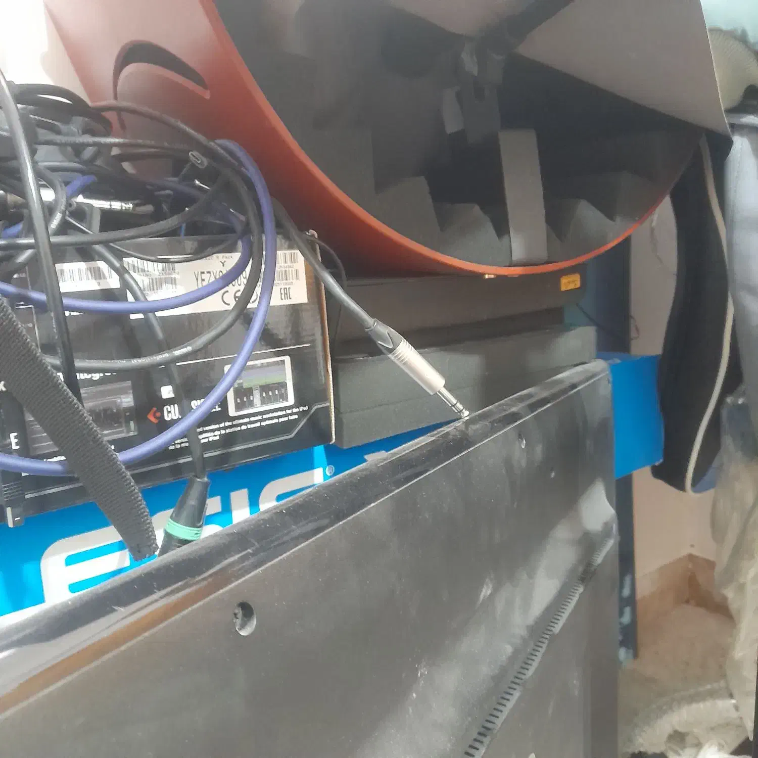 وسایل استدیو|آلات موسیقی|سده (فارس), |دیوار