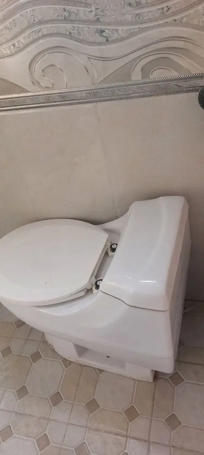 توالت فرنگی قدیمی در حد نو|لوازم سرویس بهداشتی|سبزوار, امیر کبیر|دیوار