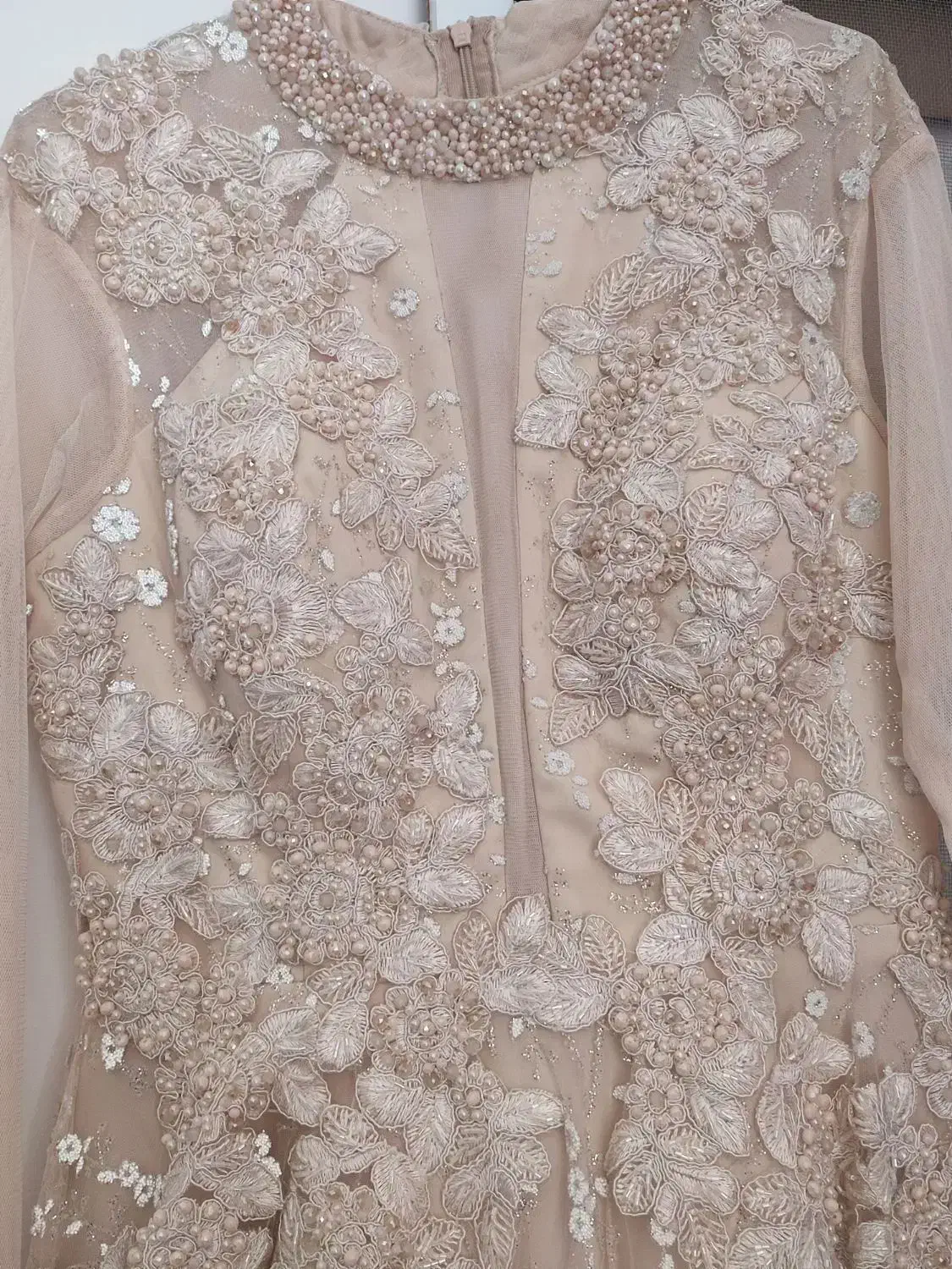 لباس مجلسی|لباس|بومهن, |دیوار