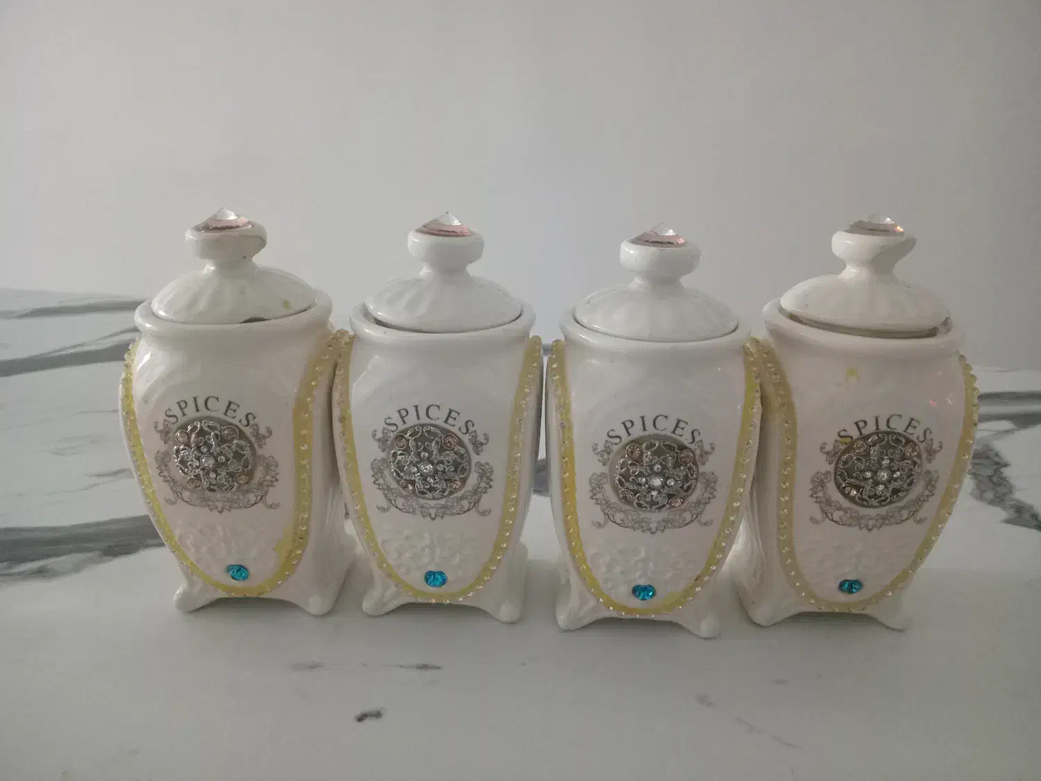 جا ادویه|ظروف سرو و پذیرایی|کرج, ساسانی (قلمستان)|دیوار