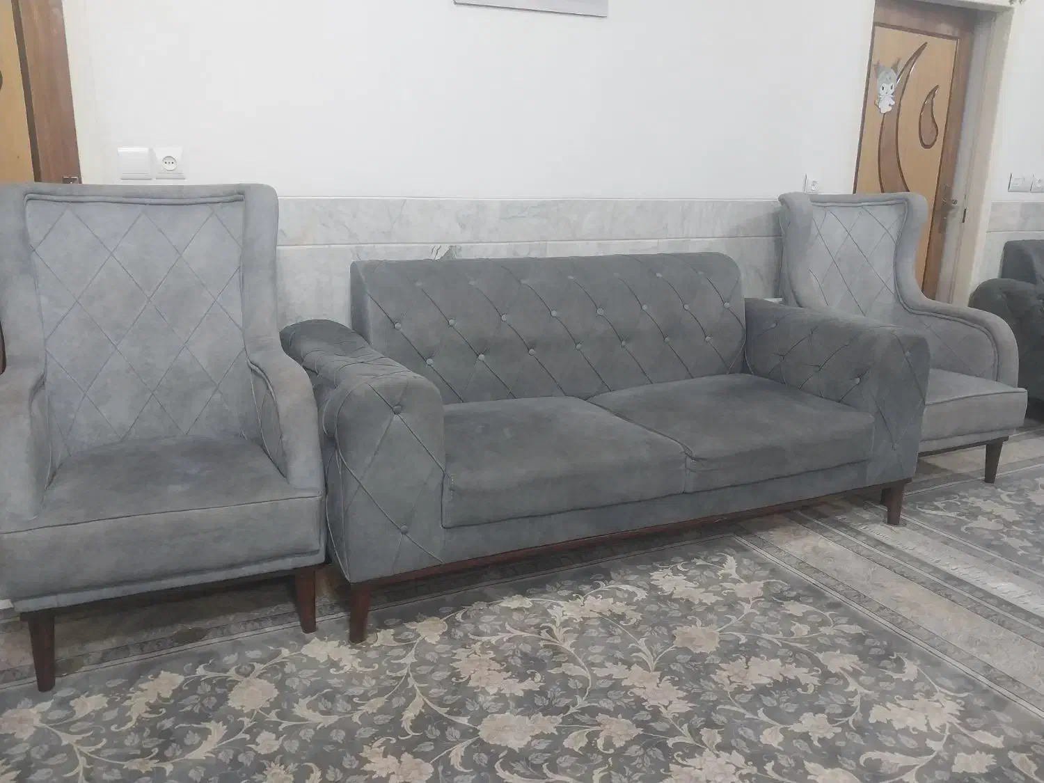 مبل چستر ۷ نفره همراه میز ودوعسلی|مبلمان خانگی و میز عسلی|لنجان, |دیوار