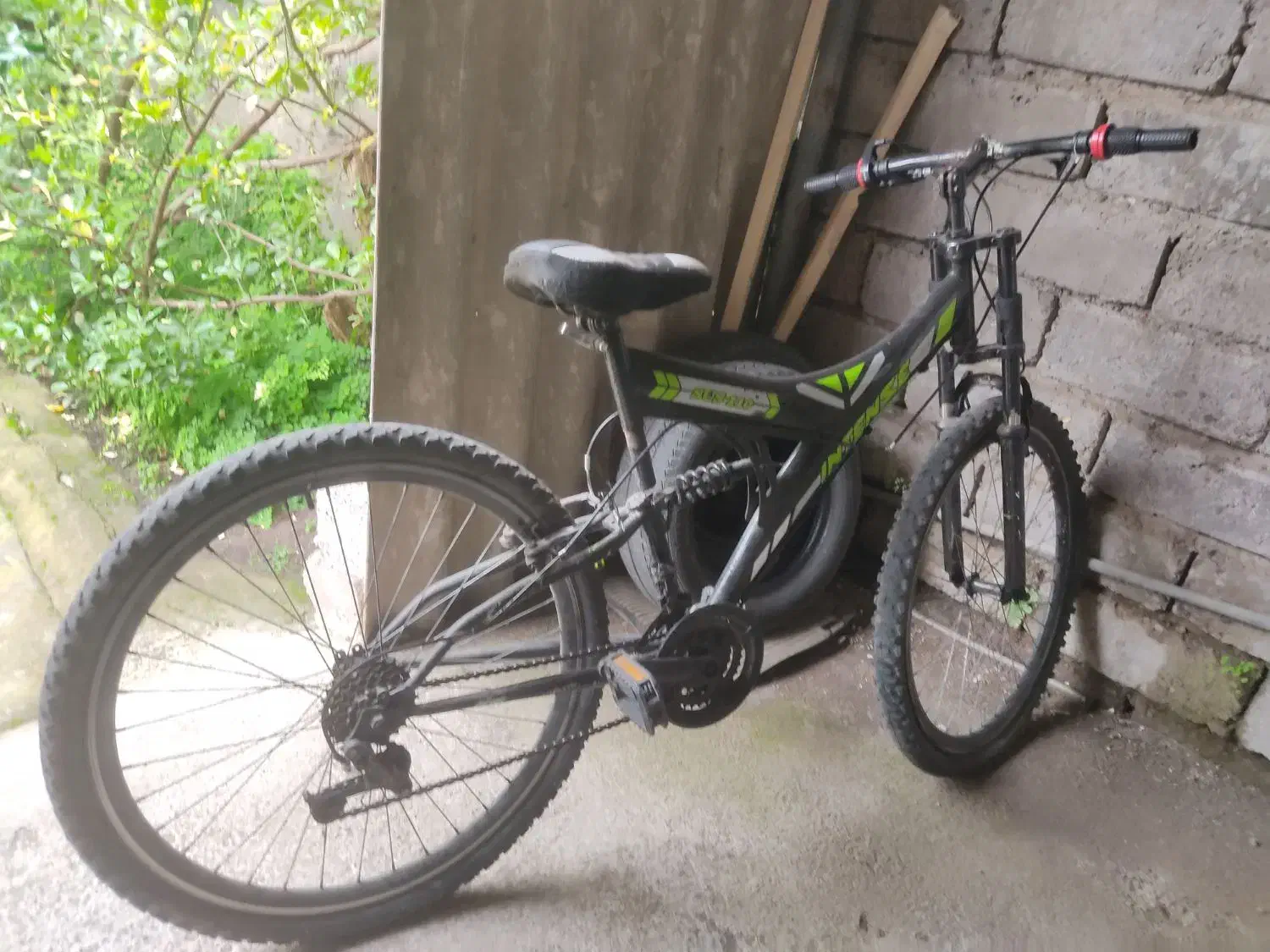 دو دوچرخه|دوچرخه، اسکیت، اسکوتر|آستانه اشرفیه, |دیوار