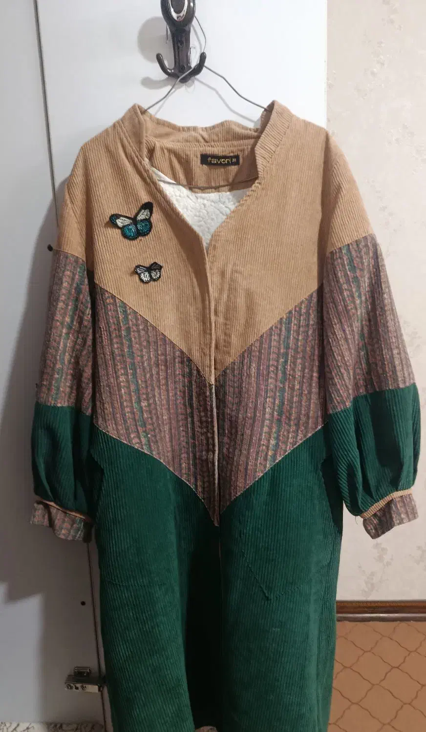 پالتو پشمی|لباس|کاشان, باغ ماجد|دیوار