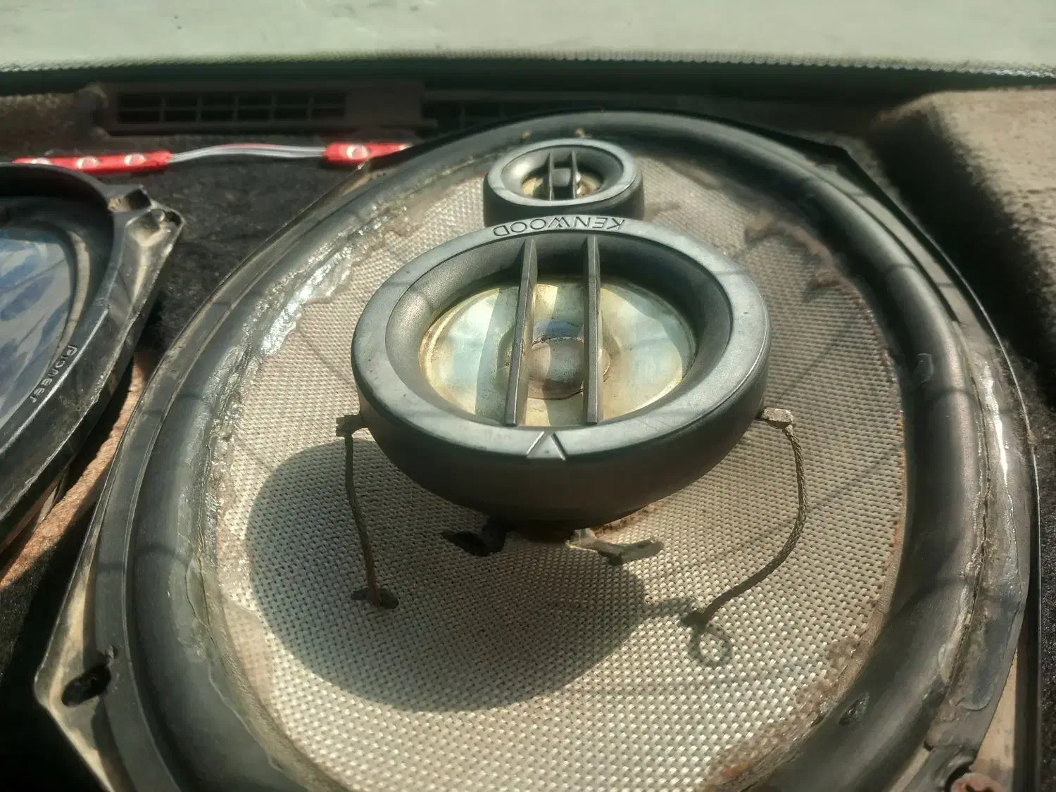 یک جفت بلندگو|سیستم صوتی خانگی|بم, |دیوار