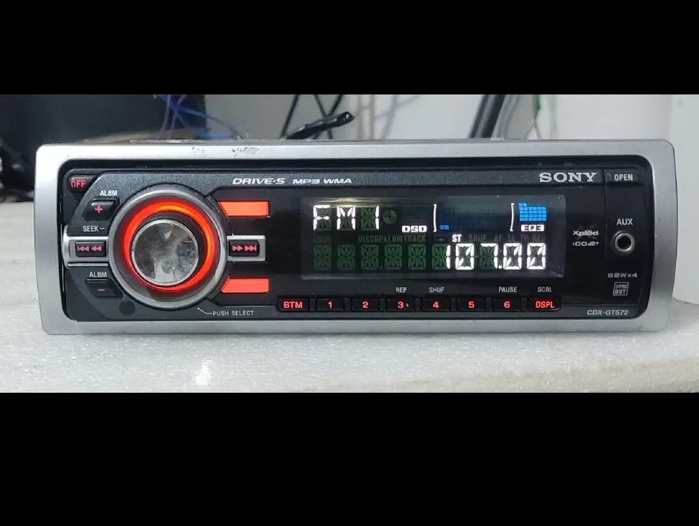 ضبط سونی شش خروجی و ضبط بلاپونکت|قطعات یدکی و لوازم جانبی|شاهین‌شهر, شهرک پردیس|دیوار