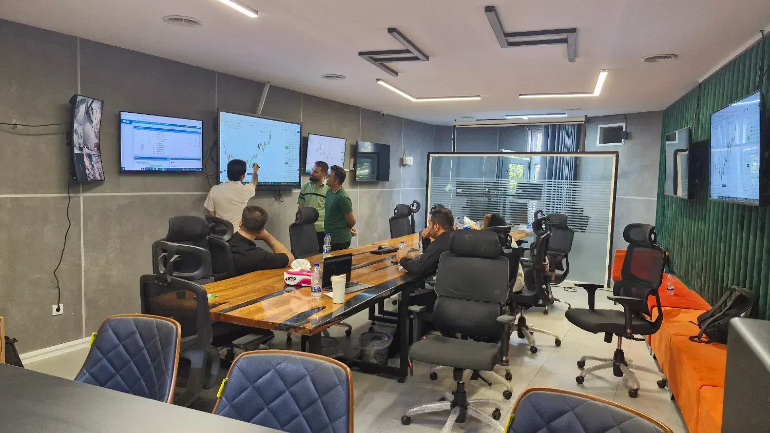 اجاره ساعتی و روزانه کلاس و فضای آموزشی|اجارهٔ کوتاهمدت دفتر کار و فضای آموزشی|تهران, دروس|دیوار