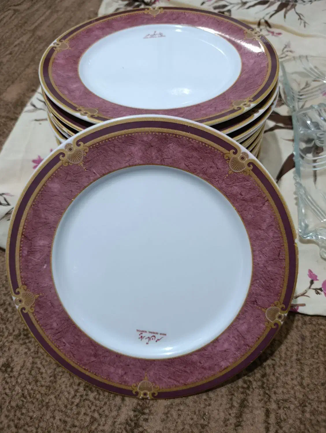 تعدادی بشقاب ملاین درحد نو دونه ای پنجاه|ظروف سرو و پذیرایی|سده (خراسان جنوبی), |دیوار